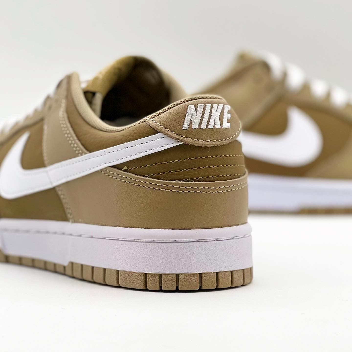 Nike Dunk Low Retro Khaki Hazel Rush 착용 스타일 - 3