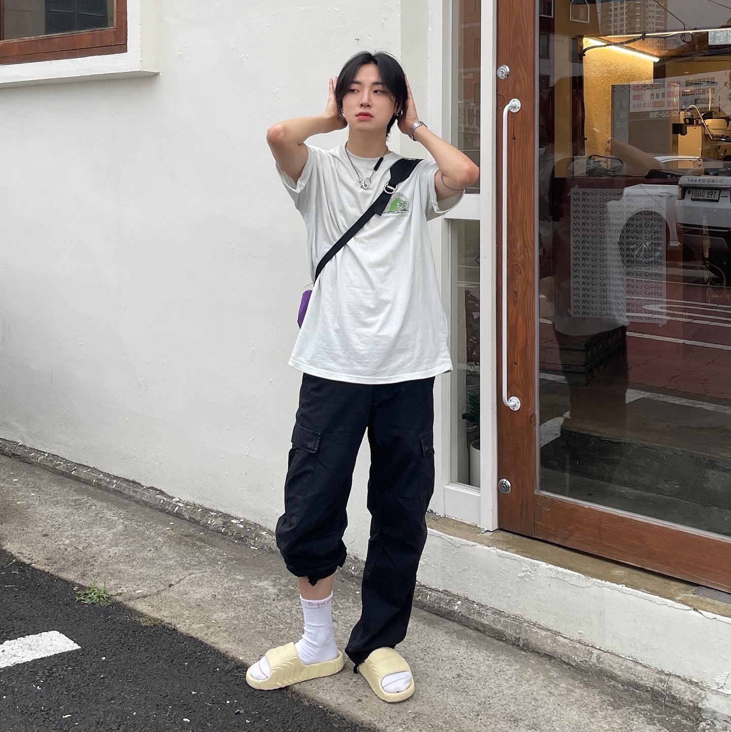 Adidas Adilette 22 Desert Sand 착용 스타일 - 3