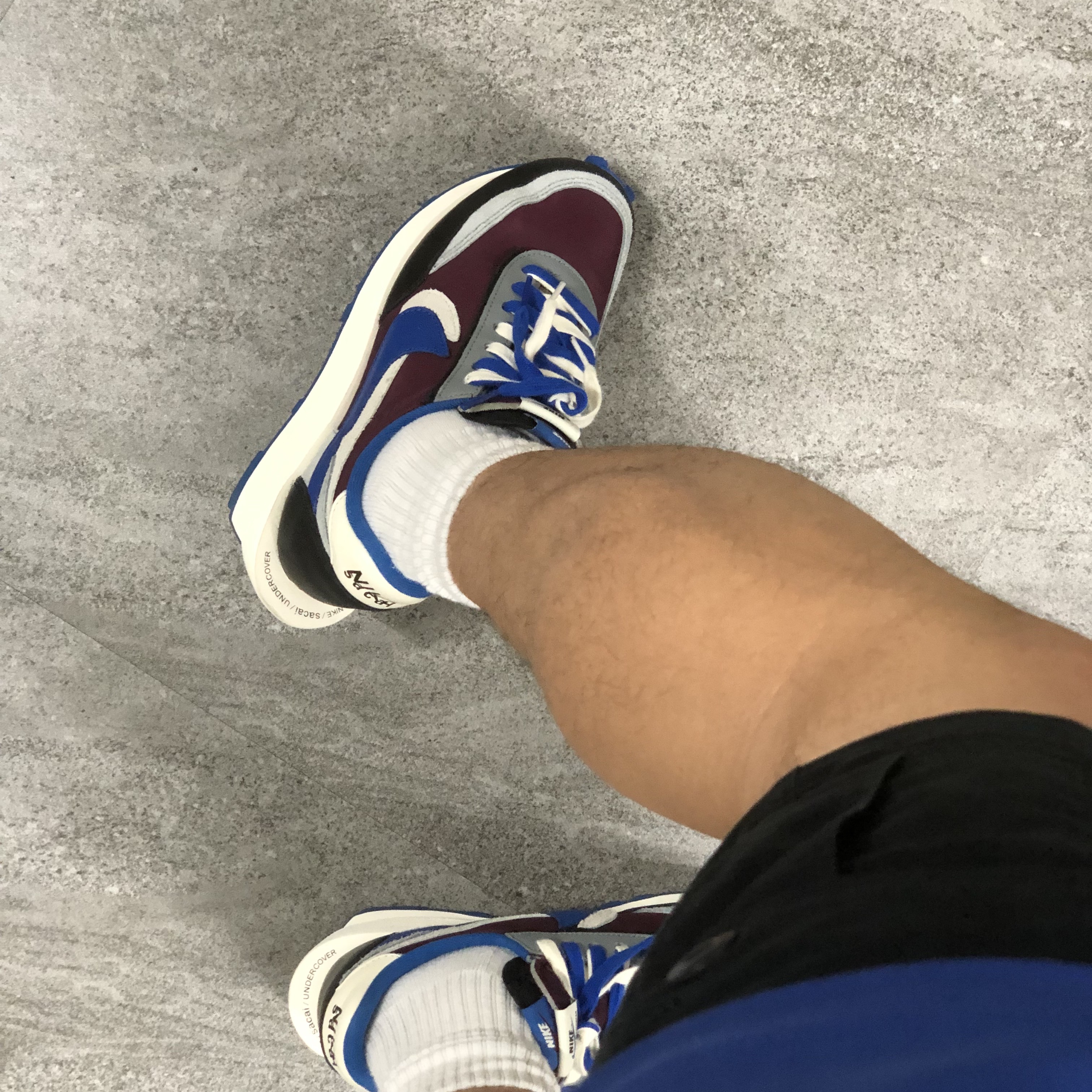 Nike x Sacai x Undercover LDWaffle Night Maroon Team Royal 착용 스타일