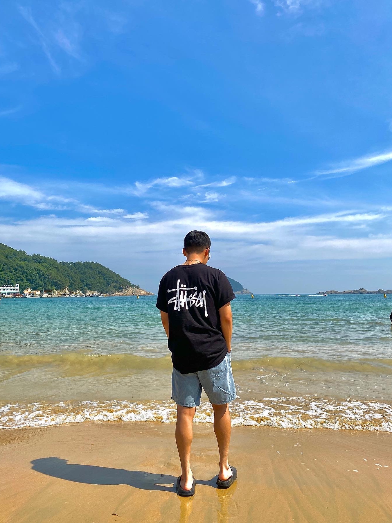 Adidas Yeezy Slide Onyx, Stussy Basic Stussy T-Shirt Black 2022 착용 스타일