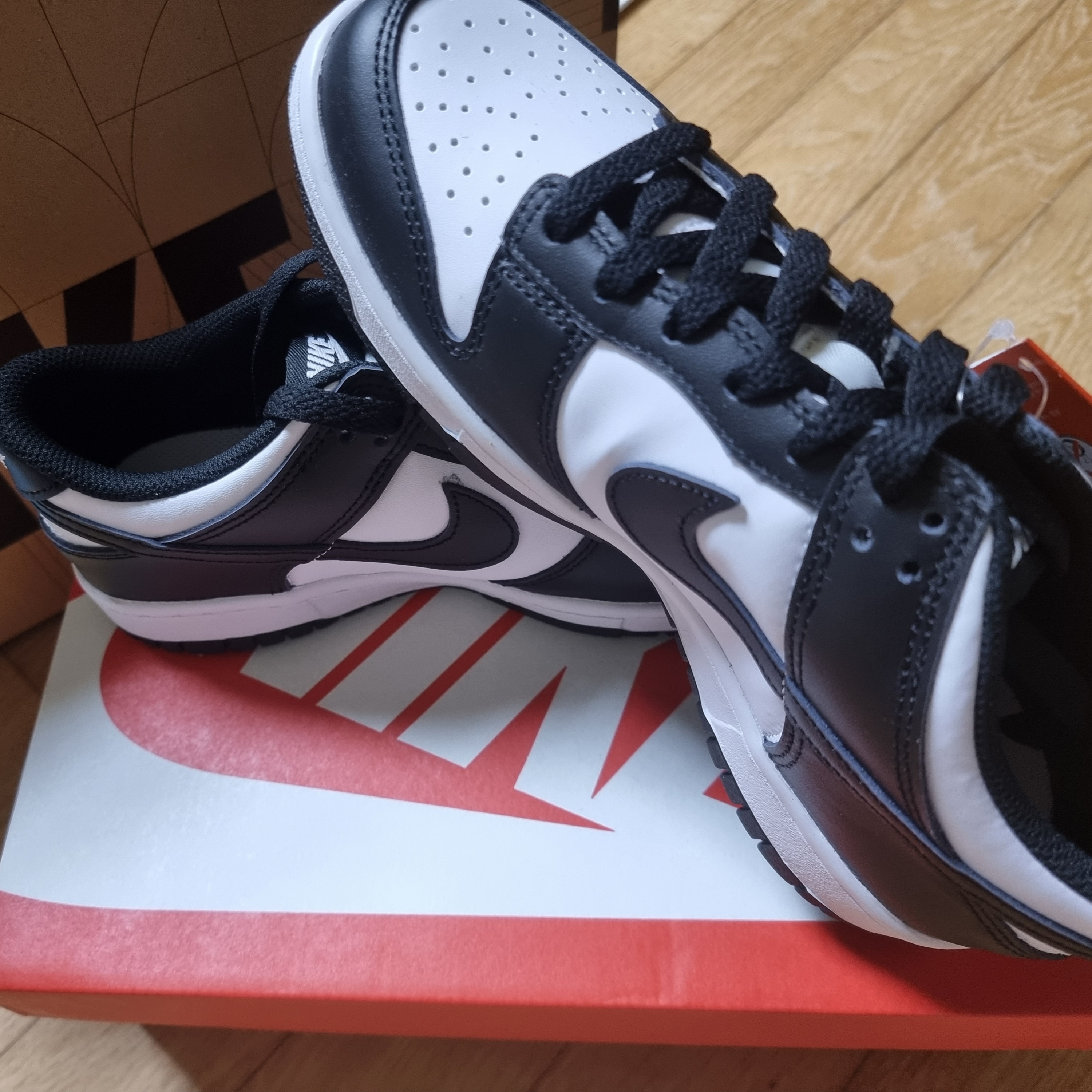 (GS) Nike Dunk Low Black 착용 스타일 - 3