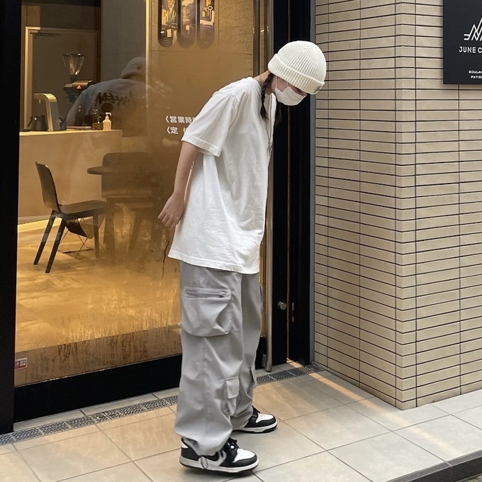 Nike Dunk Low Retro Black, Stussy Beach Roots T-Shirt Natural 착용 스타일 - 3