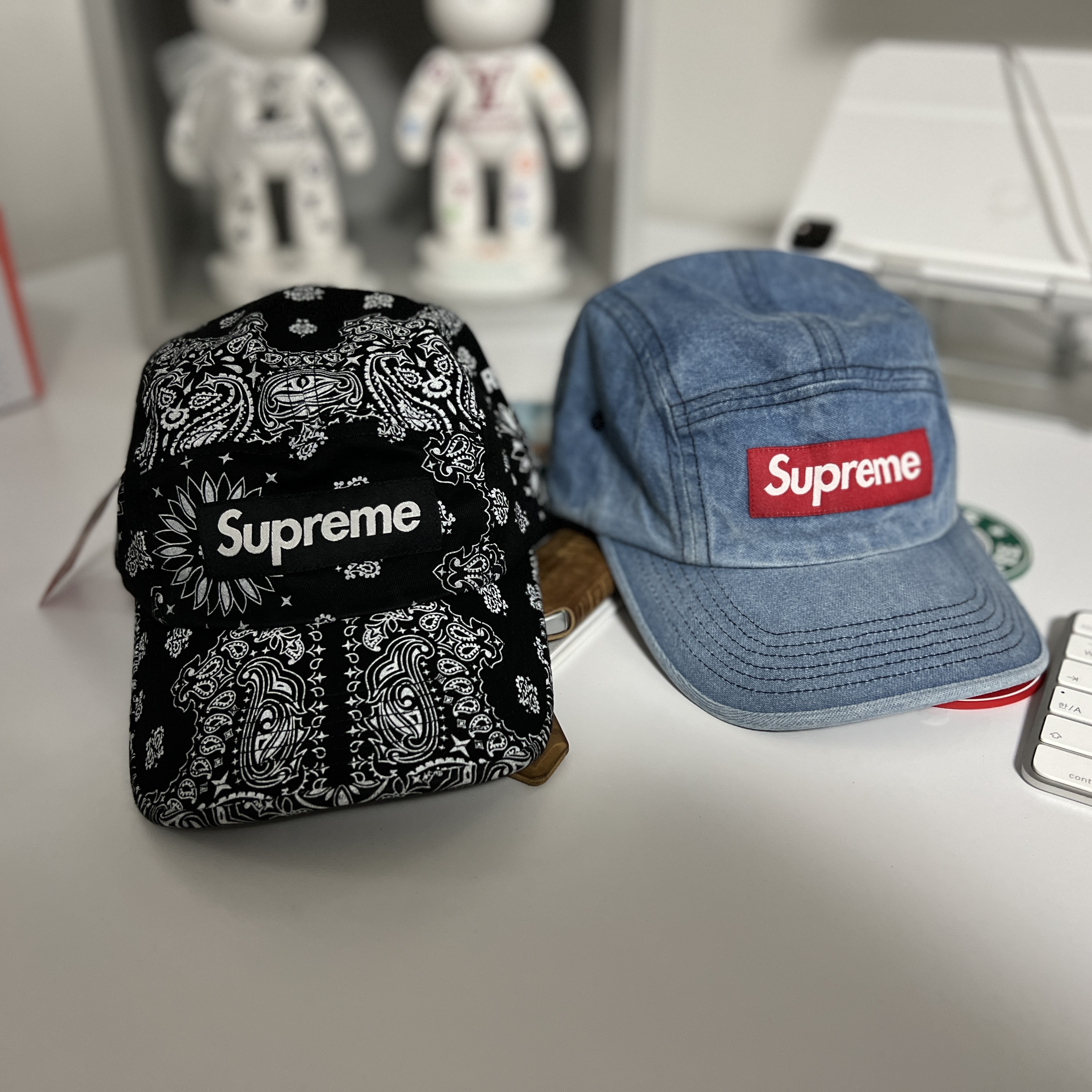 Supreme Washed Chino Twill Camp Cap Denim - 21SS, Supreme Bandana Camp Cap Black - 21SS 착용 스타일