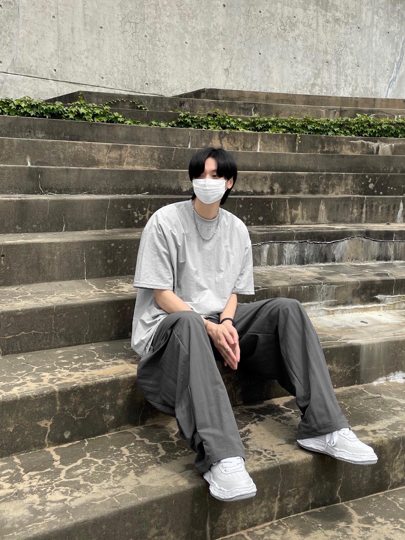 Maison Mihara Yasuhiro Wayne OG Sole Leather Low-top Sneakers White 착용 스타일 - 2