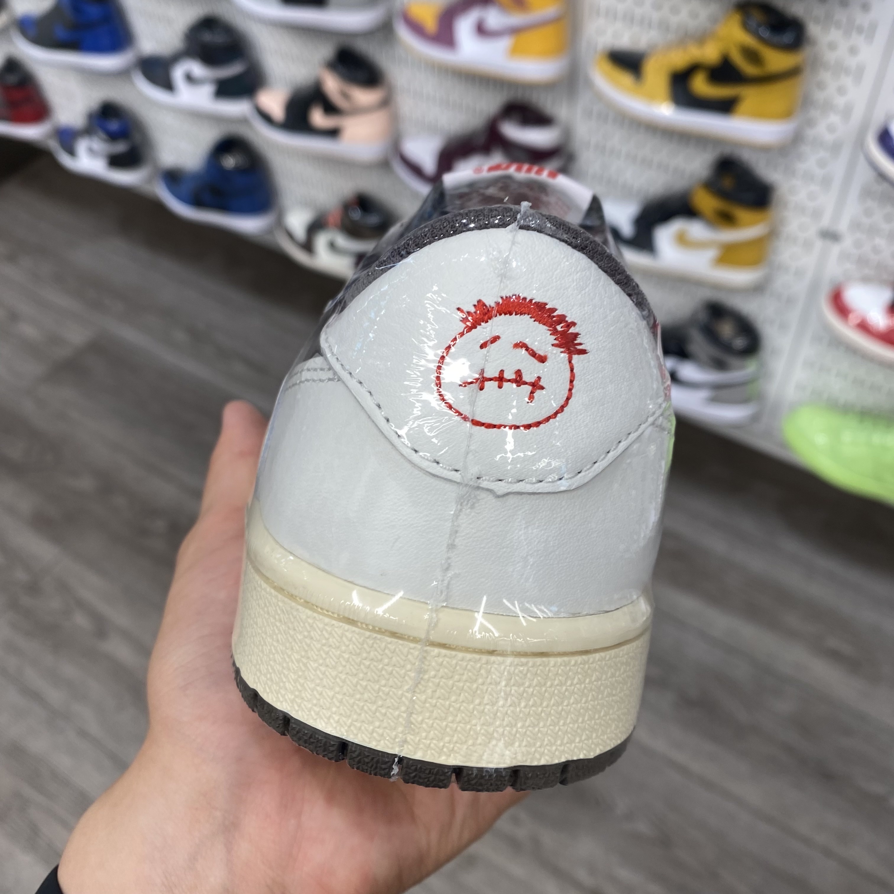 Jordan 1 x Travis Scott Retro Low OG SP Sail and Ridgerock, Jordan 1 x Travis Scott x Fragment Retro Low OG SP Military Blue 착용 스타일 - 2
