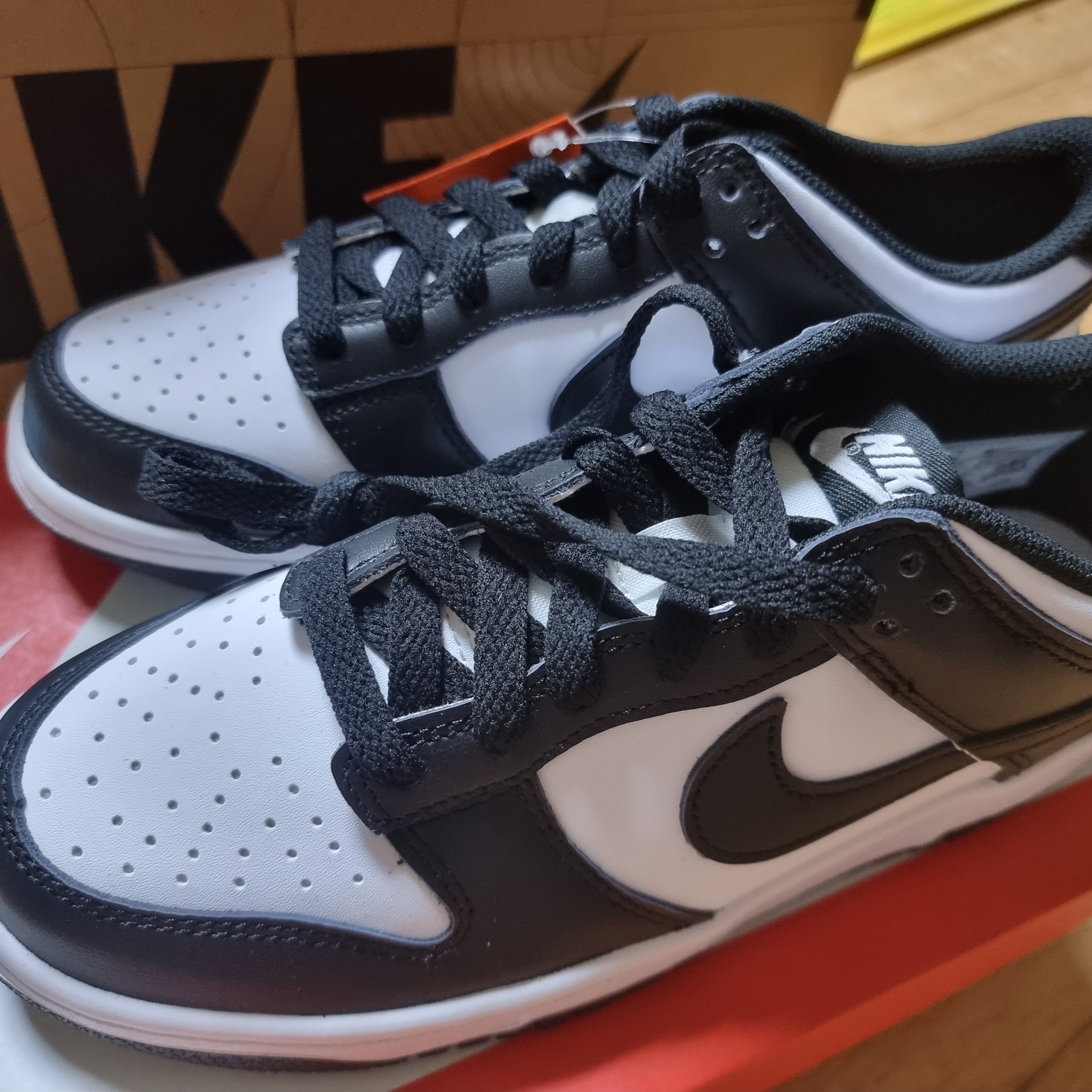 (GS) Nike Dunk Low Black 착용 스타일 - 2