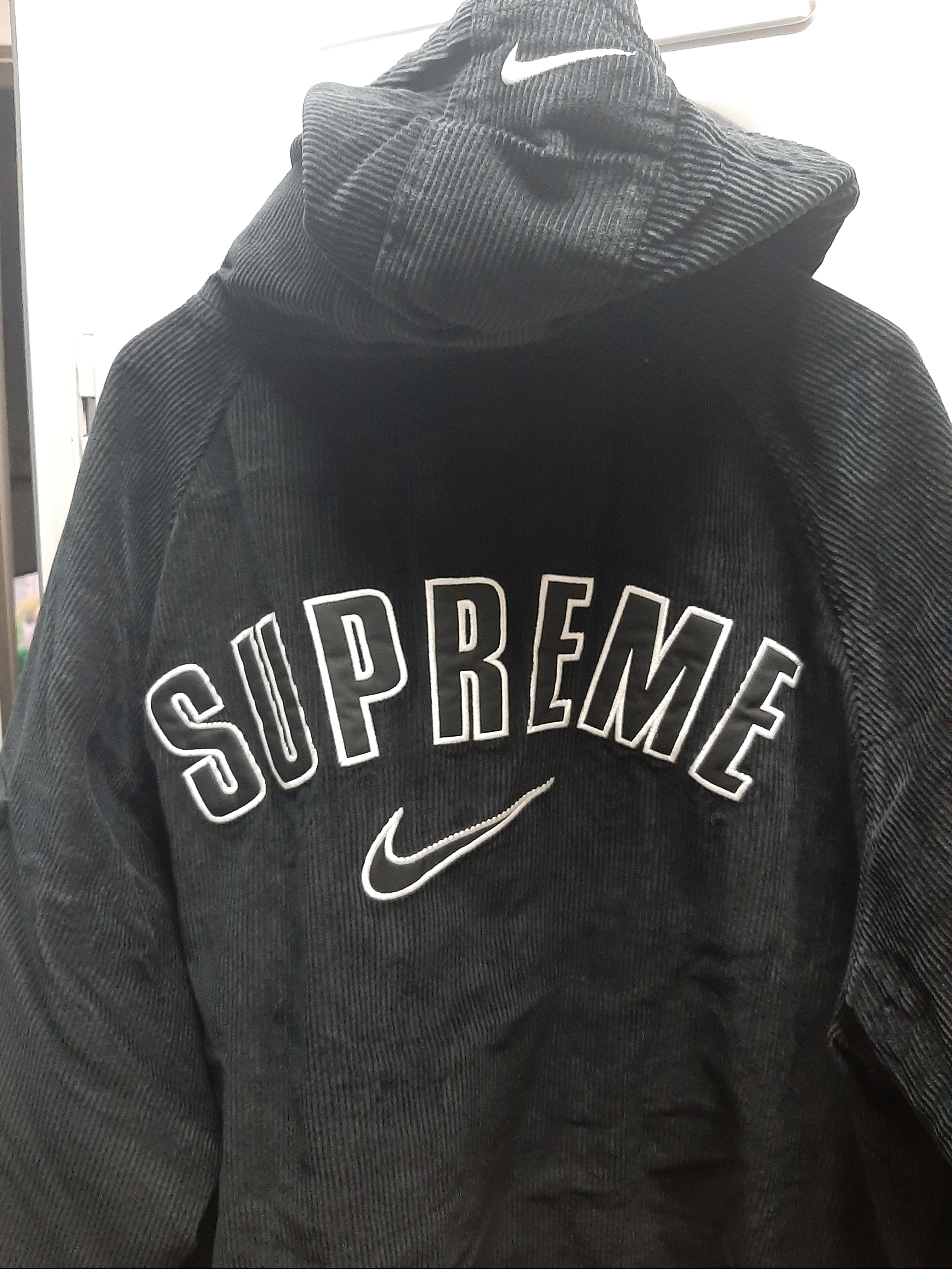 Supreme x Nike Arc Corduroy Hooded Jacket Black - 22SS, Jordan 1 x Travis Scott x Fragment Retro Low OG SP Military Blue 착용 스타일 - 2