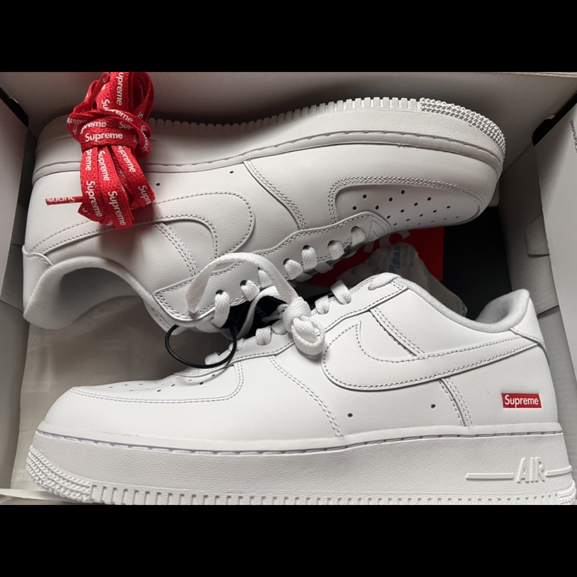 Nike x Supreme Air Force 1 Low White 착용 스타일