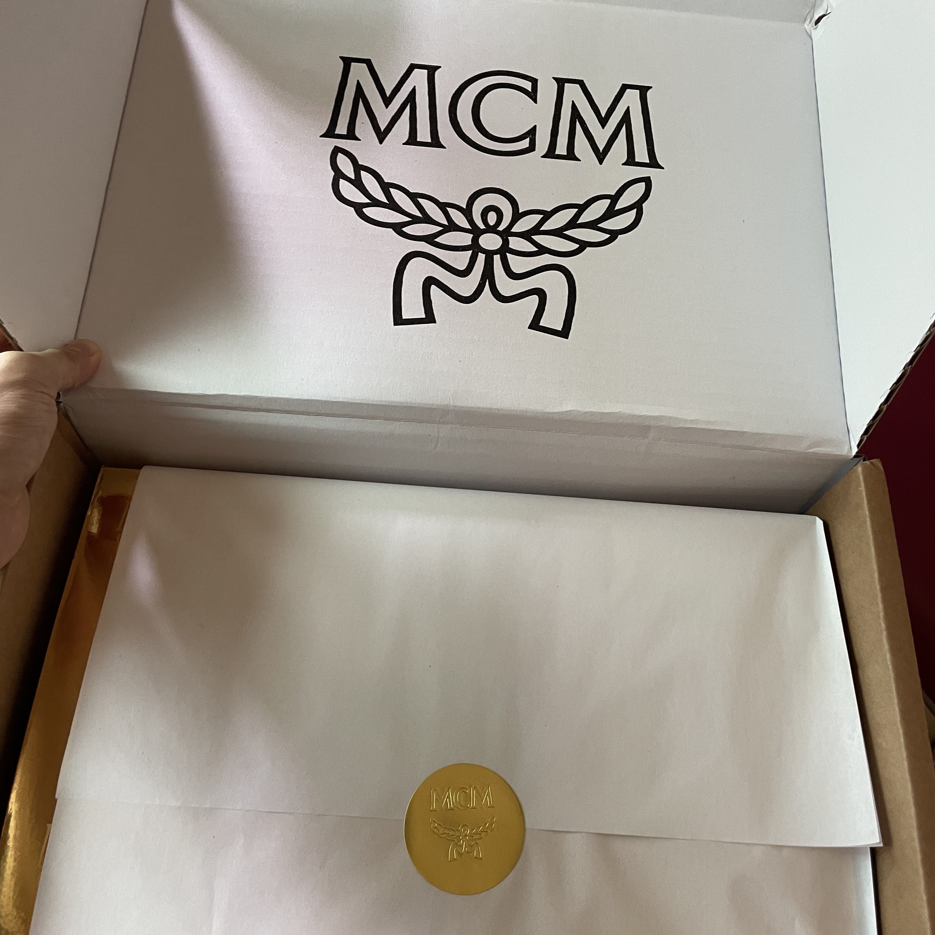 Crocs x MCM Belt Bag Bracelet Clog Black 착용 스타일 - 3
