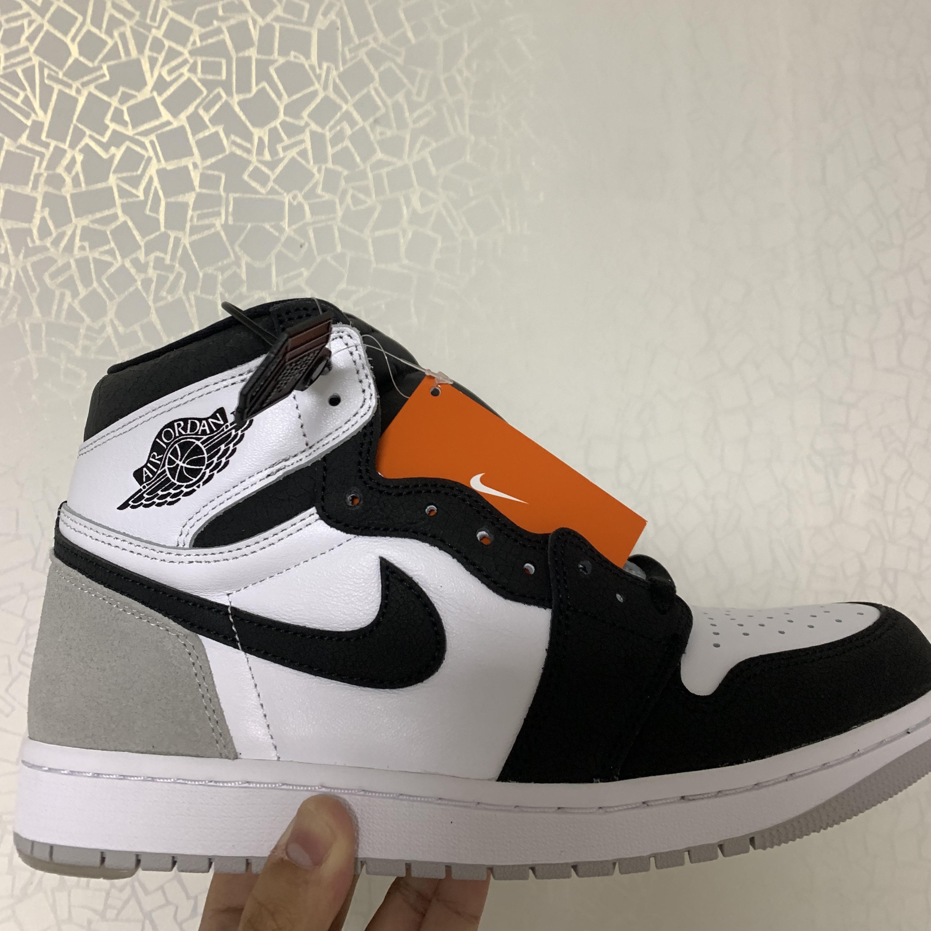 Jordan 1 Retro High OG Bleached Coral 착용 스타일 - 1