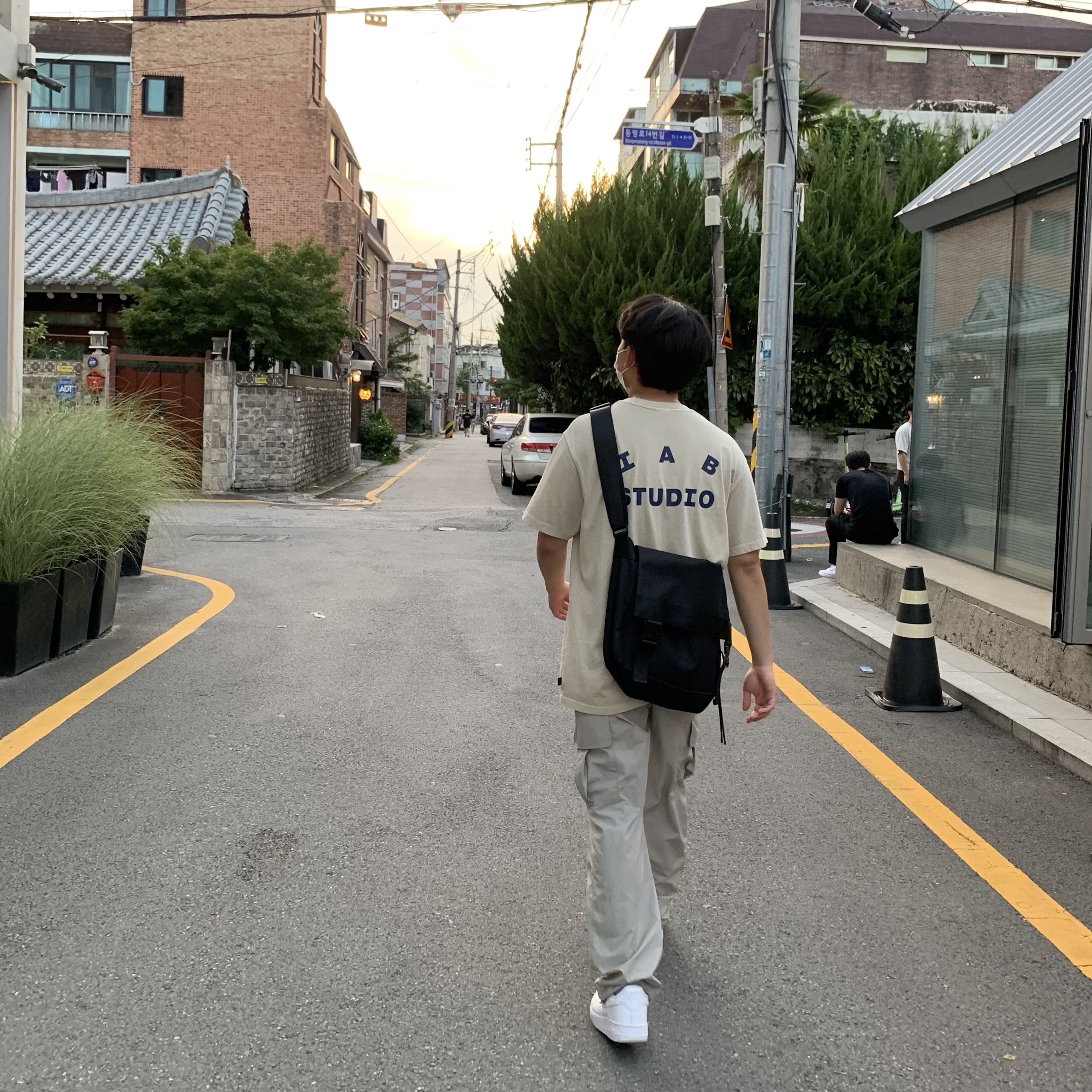 IAB Studio Pigment T-Shirt Oatmeal, Nike Air Force 1 '07 Low White 착용 스타일