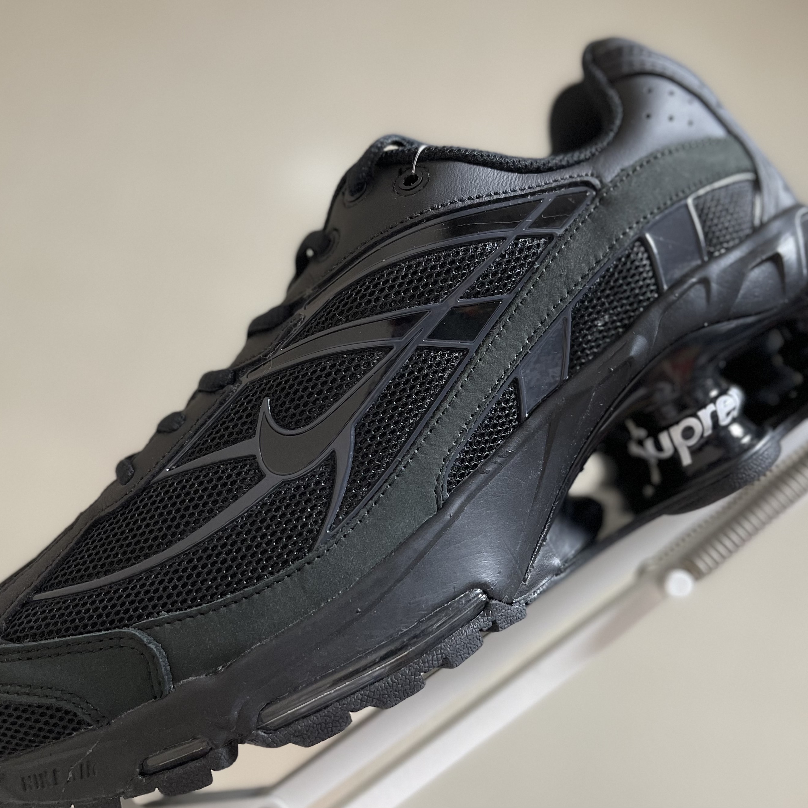 Nike x Supreme Shox Ride 2 SP Black 착용 스타일 - 2