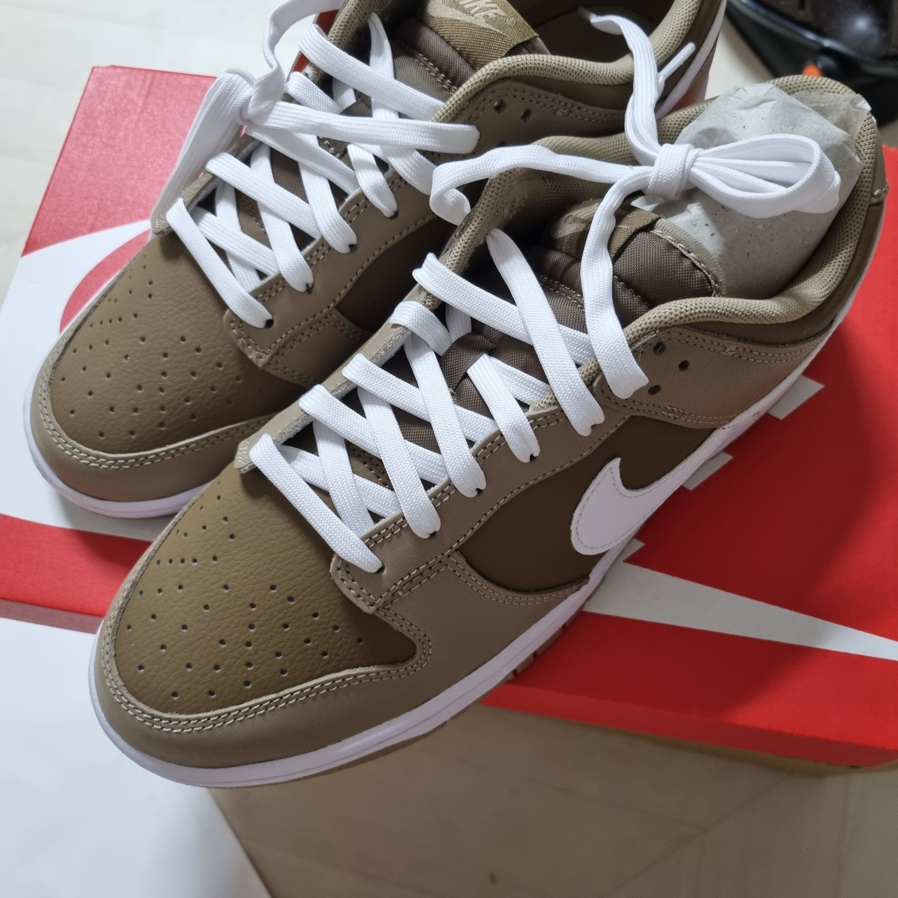Nike Dunk Low Retro Khaki Hazel Rush 착용 스타일
