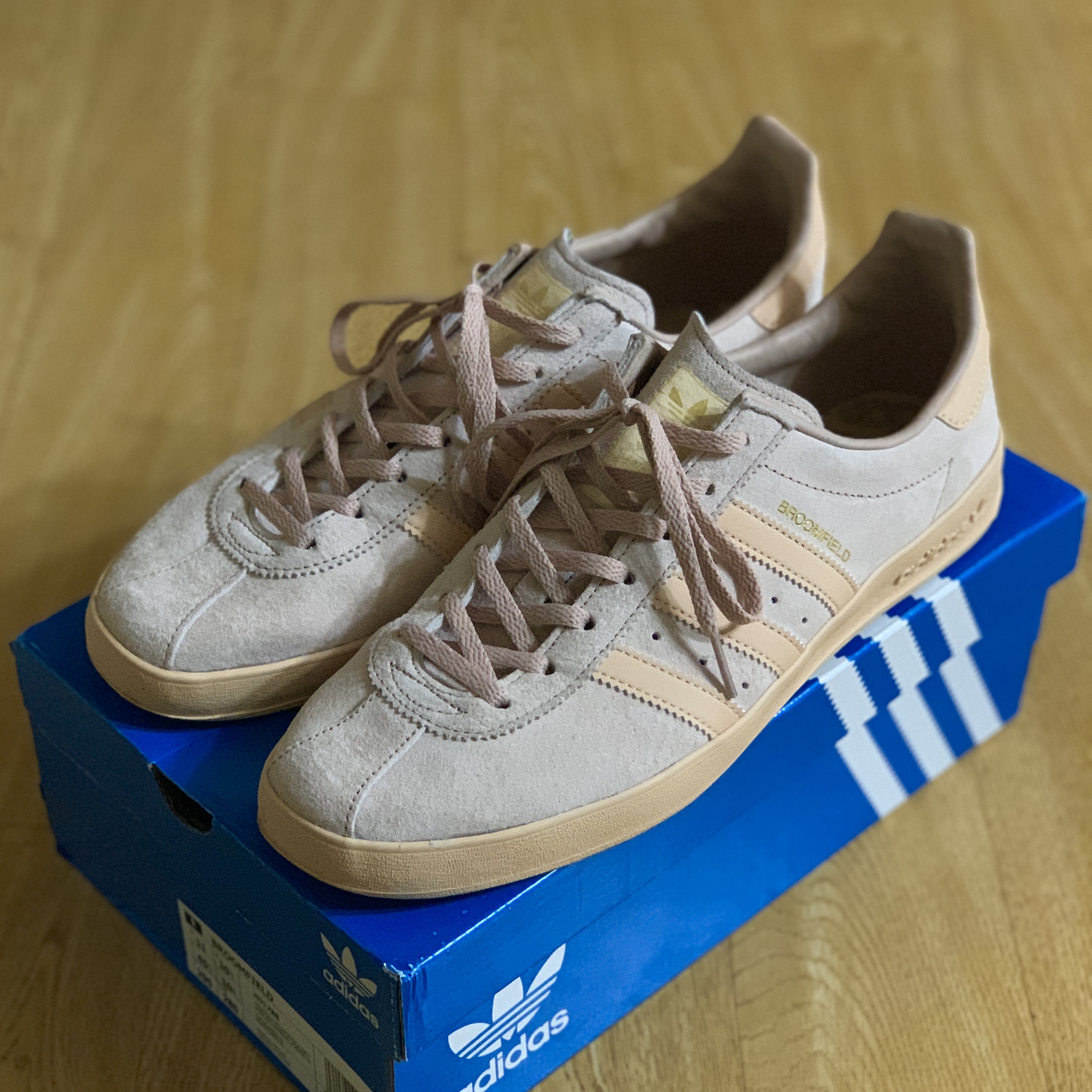 Adidas Broomfield Ash Pearl 착용 스타일