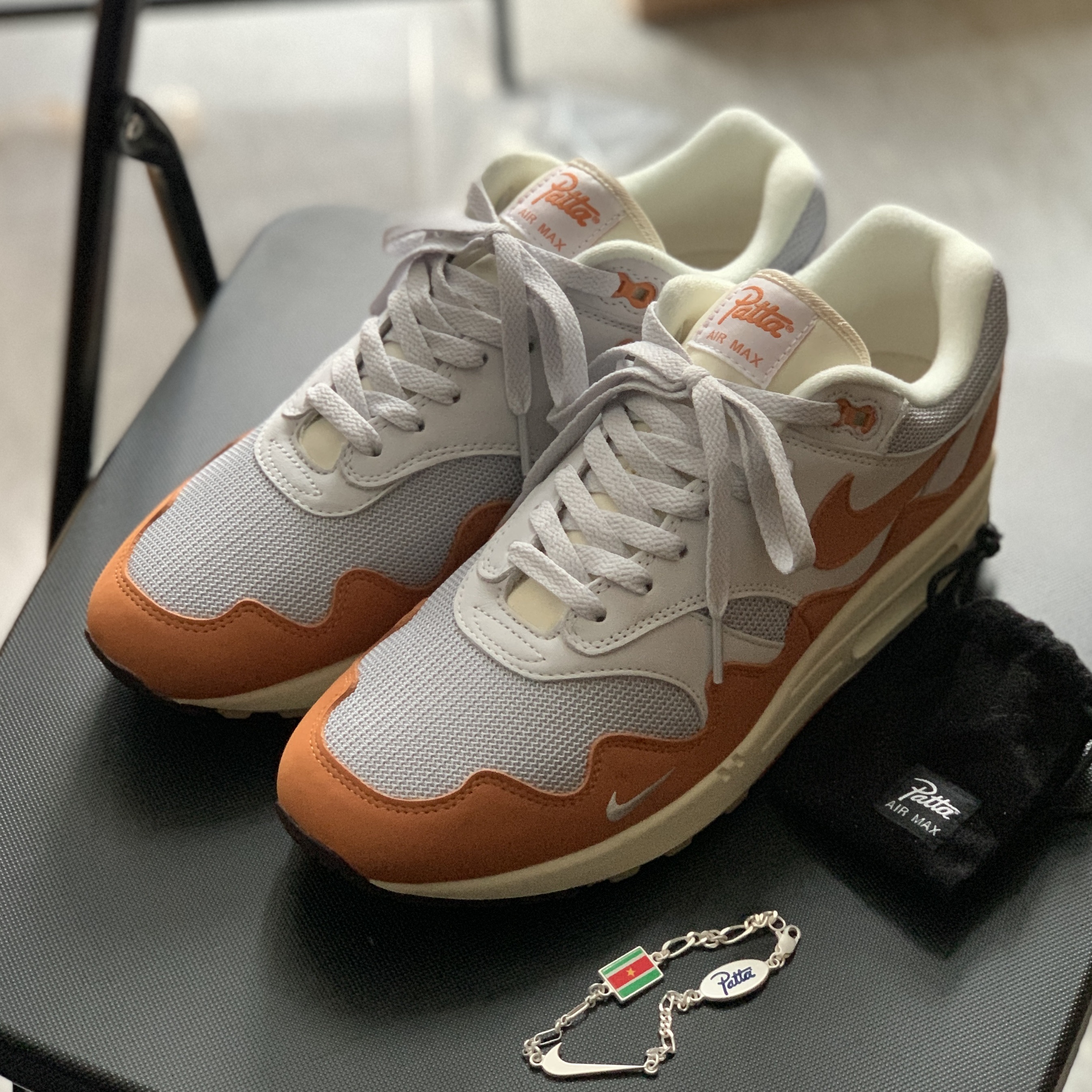 Nike x Patta Air Max 1 Monarch 착용 스타일