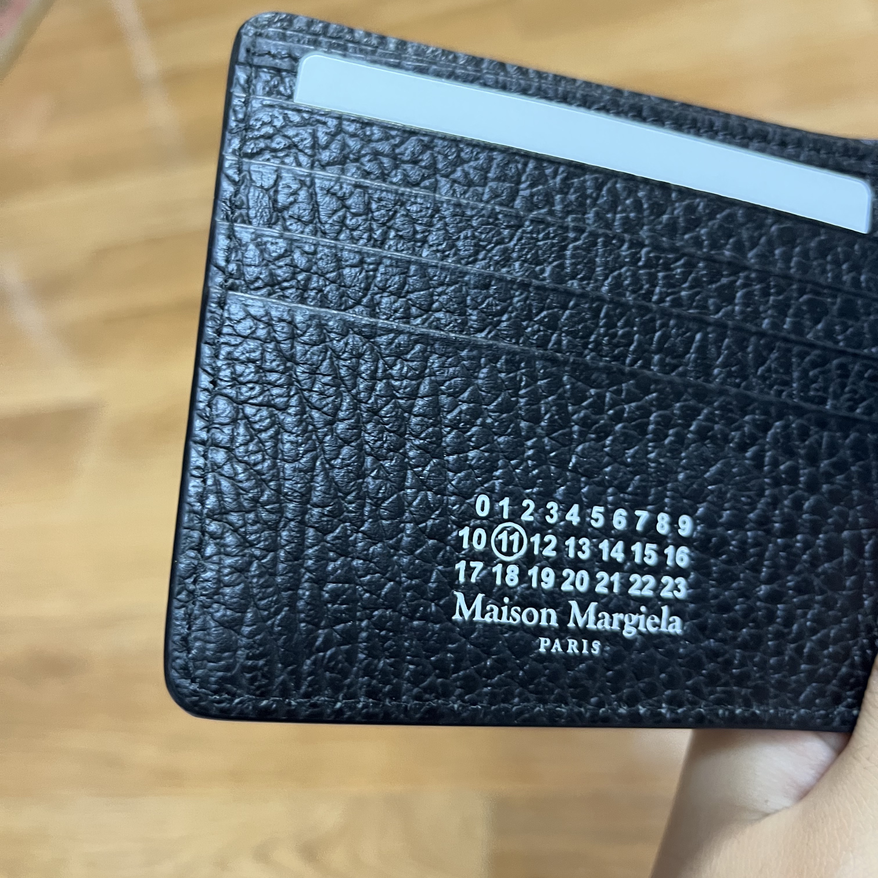 Maison Margiela Bi-Fold Wallet Black 착용 스타일