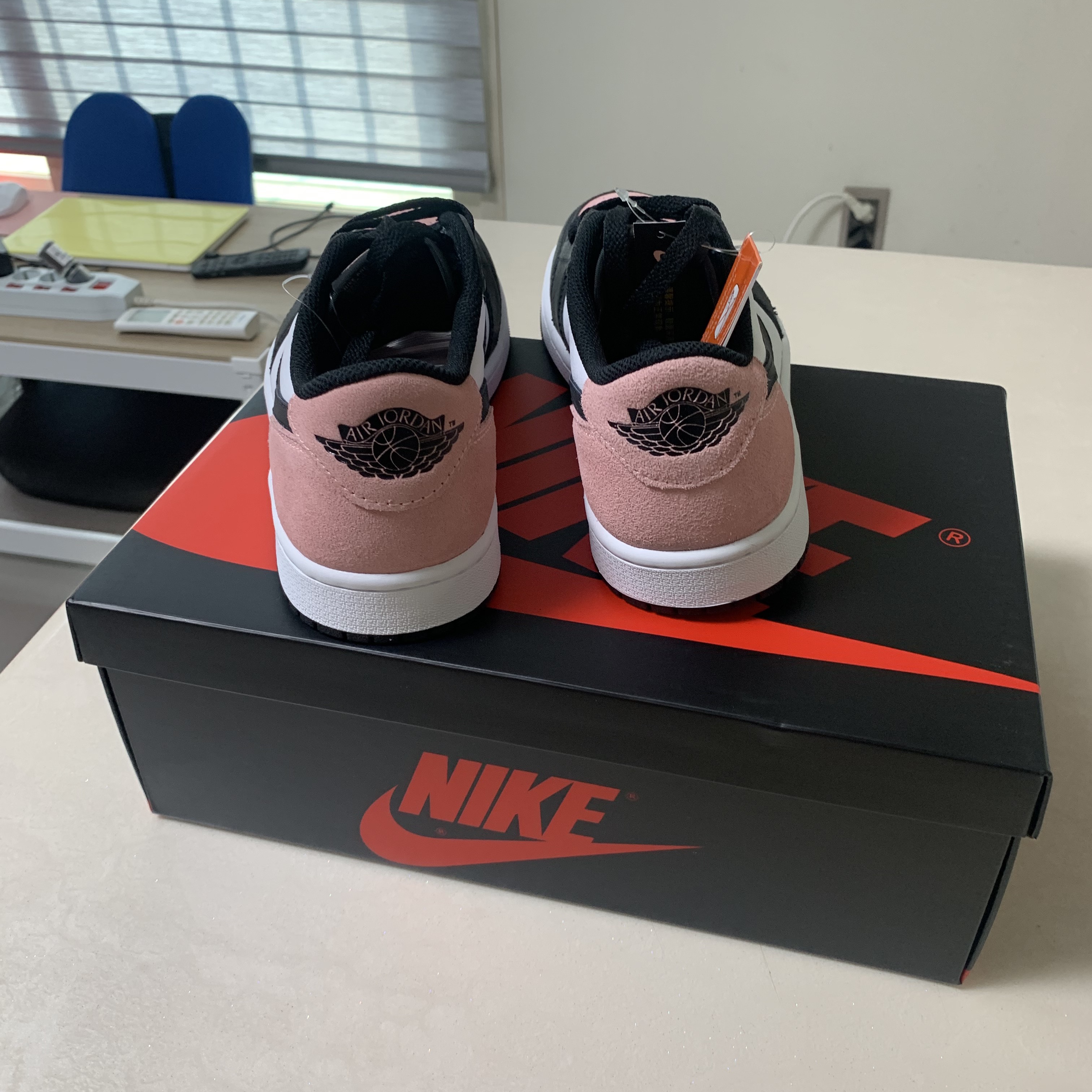 Jordan 1 Retro Low OG Bleached Coral 착용 스타일 - 4