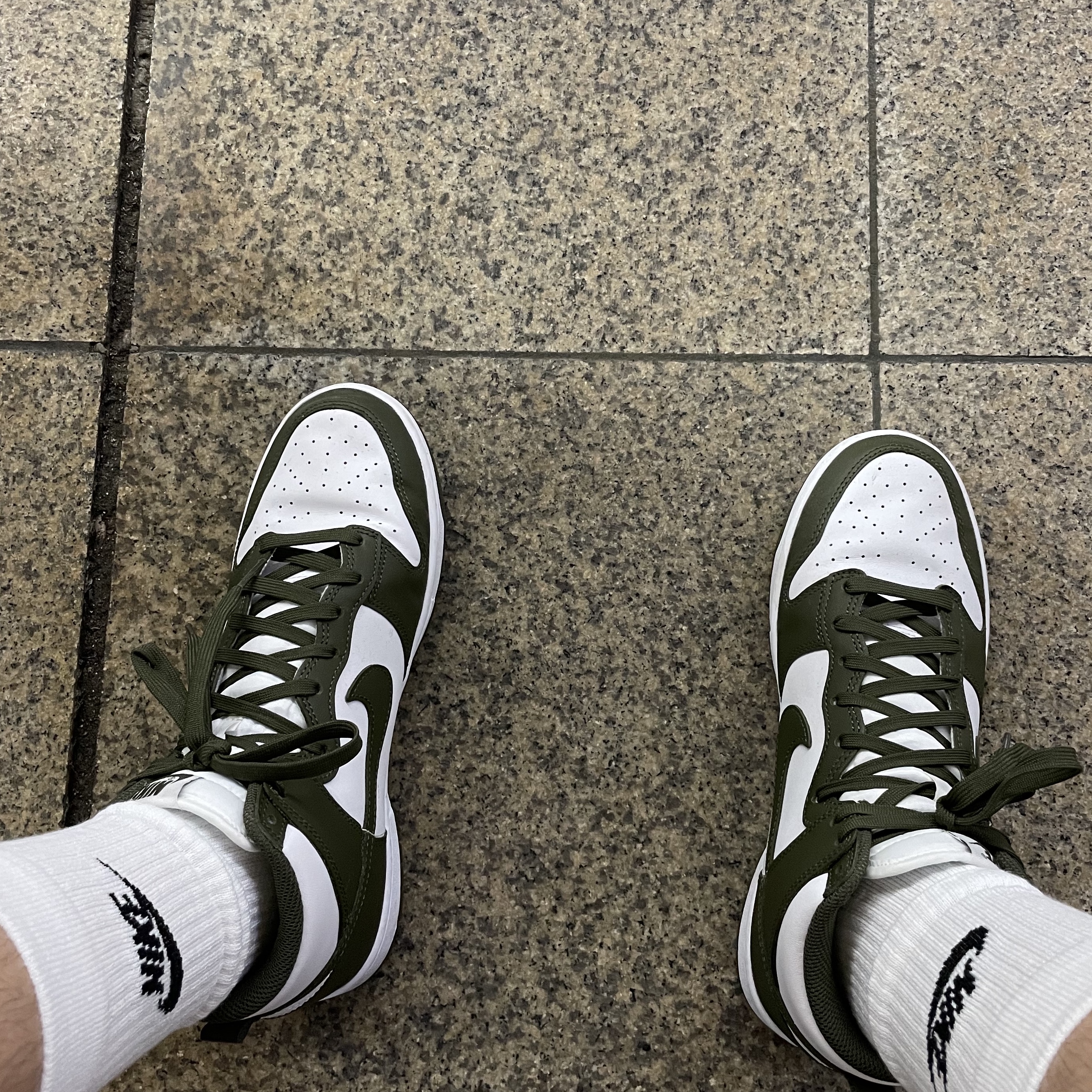 Nike Dunk High Retro Championship Khaki 착용 스타일