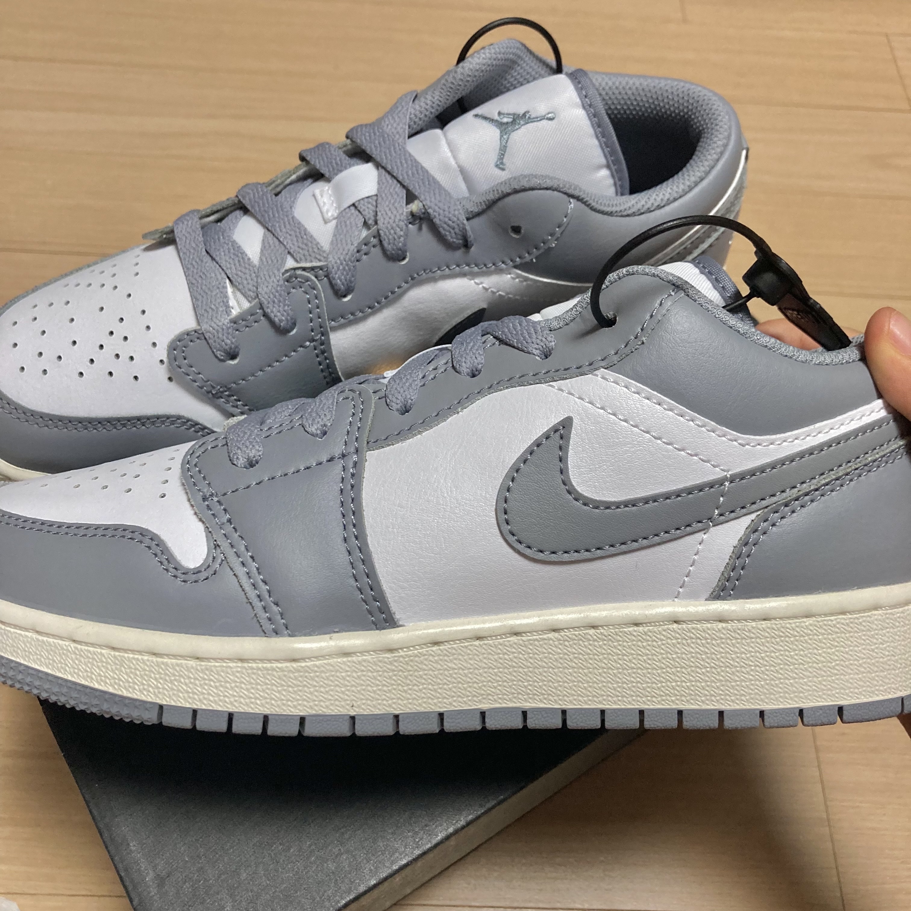 (GS) Jordan 1 Low Stealth and White, Jordan 1 Low Stealth and White 착용 스타일 - 2