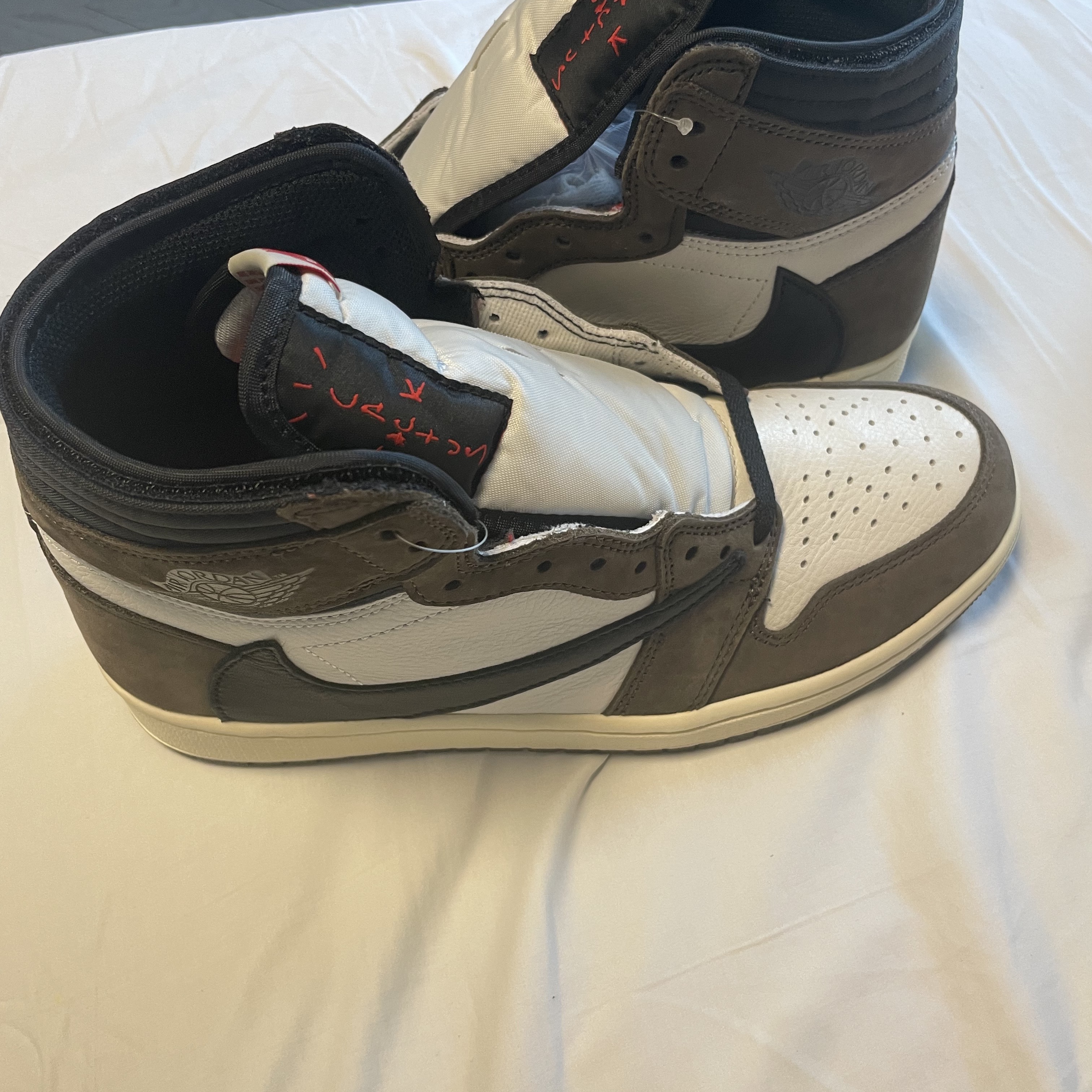 Jordan 1 x Travis Scott Retro High OG SP Mocha 착용 스타일