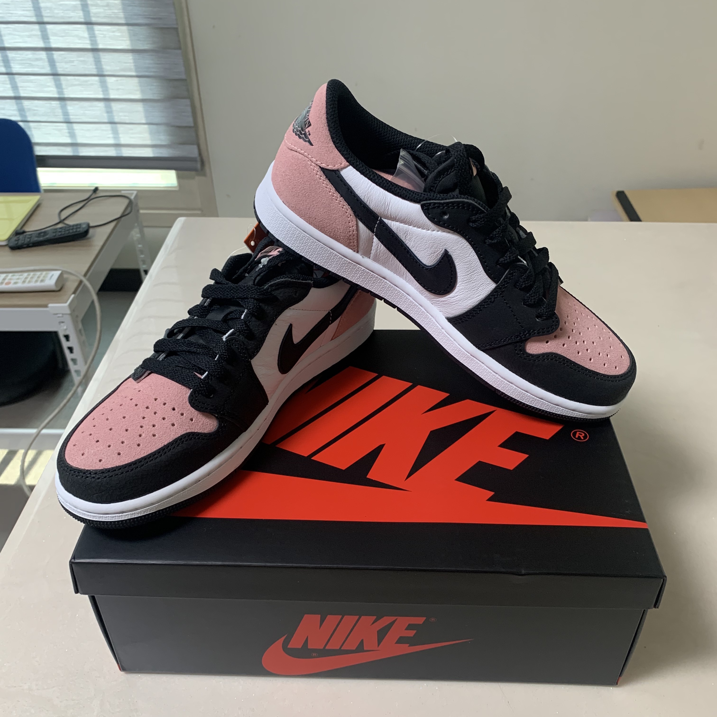Jordan 1 Retro Low OG Bleached Coral 착용 스타일 - 3