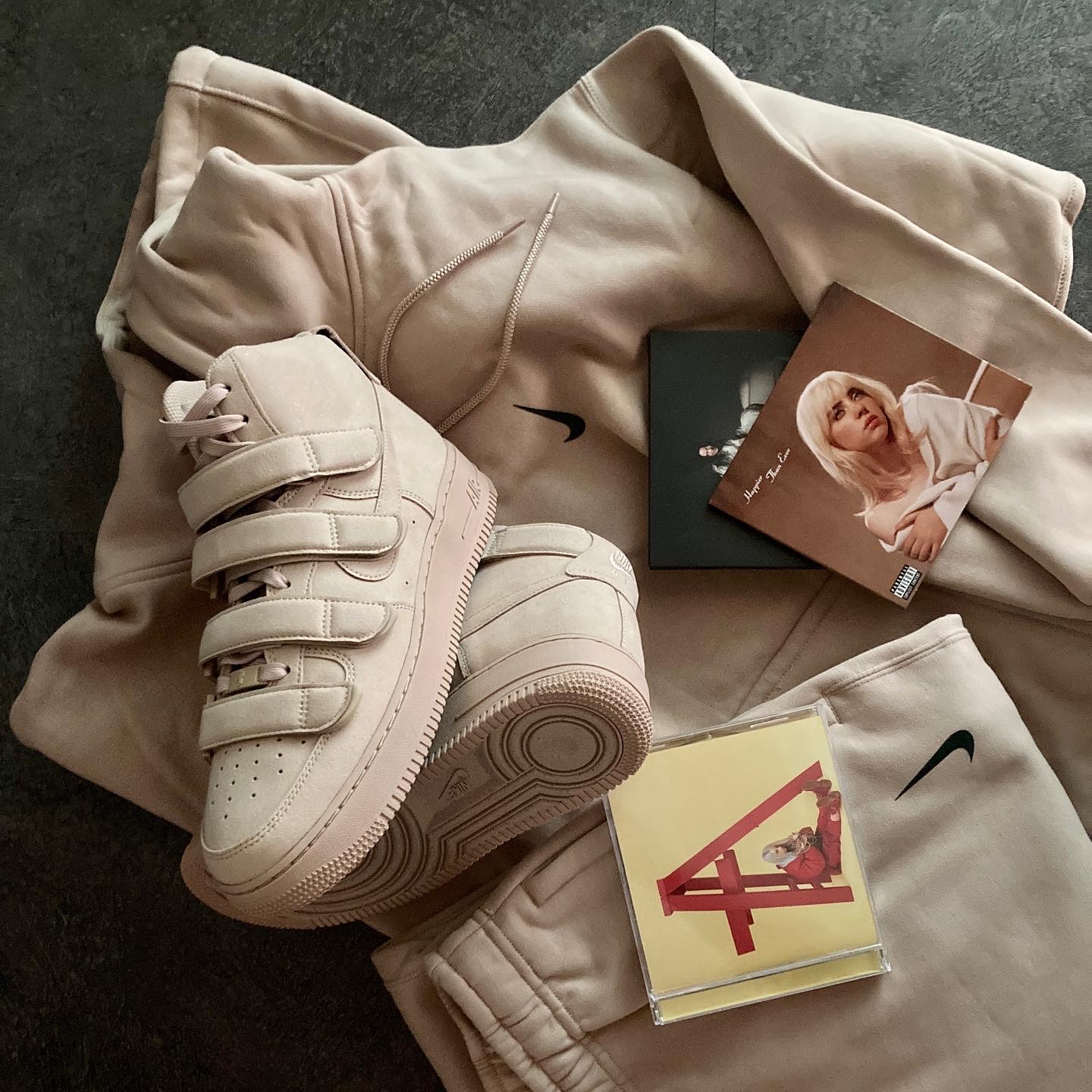 Nike x Billie Eilish Air Force 1 High '07 SP Mushroom, Nike x Billie Eilish NRG Fleece Hoodie Mushroom - Asia 착용 스타일 - 1