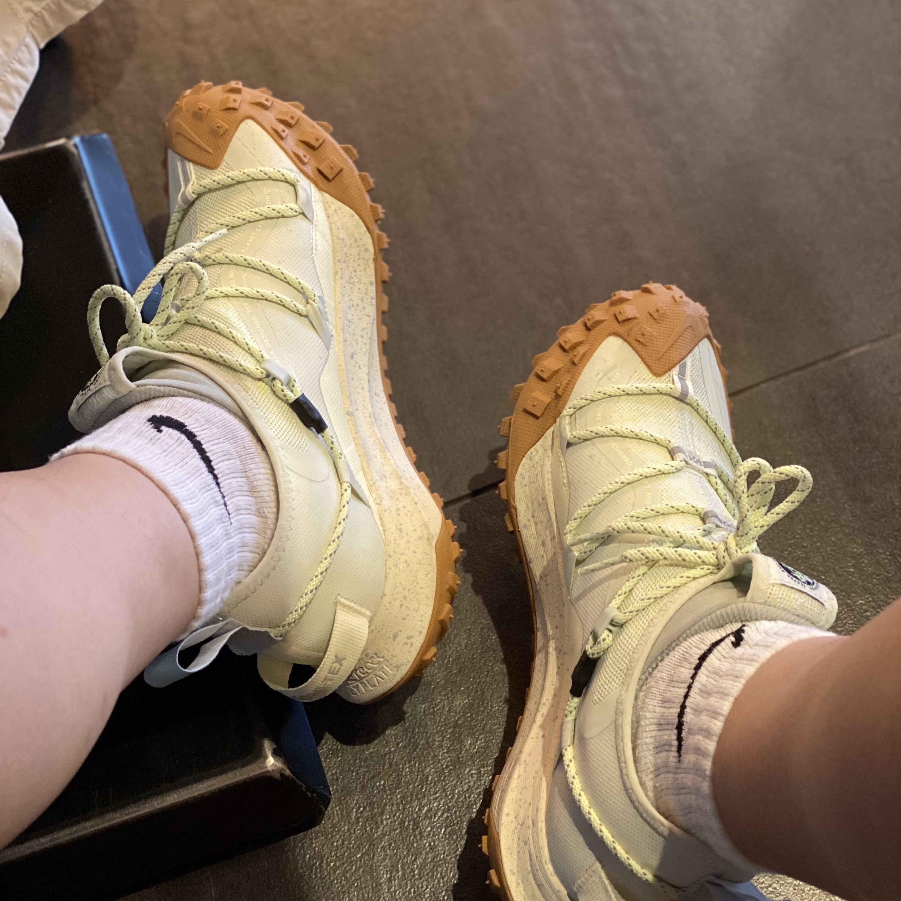 Nike ACG Mountain Fly Low Gore-Tex SE Sea Glass 착용 스타일