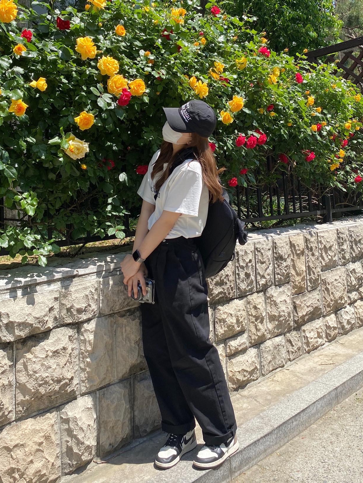 Ader Error x Eastpak Up-Down Sling Black, (GS) Jordan 1 Retro High OG Black Mocha 착용 스타일 - 1