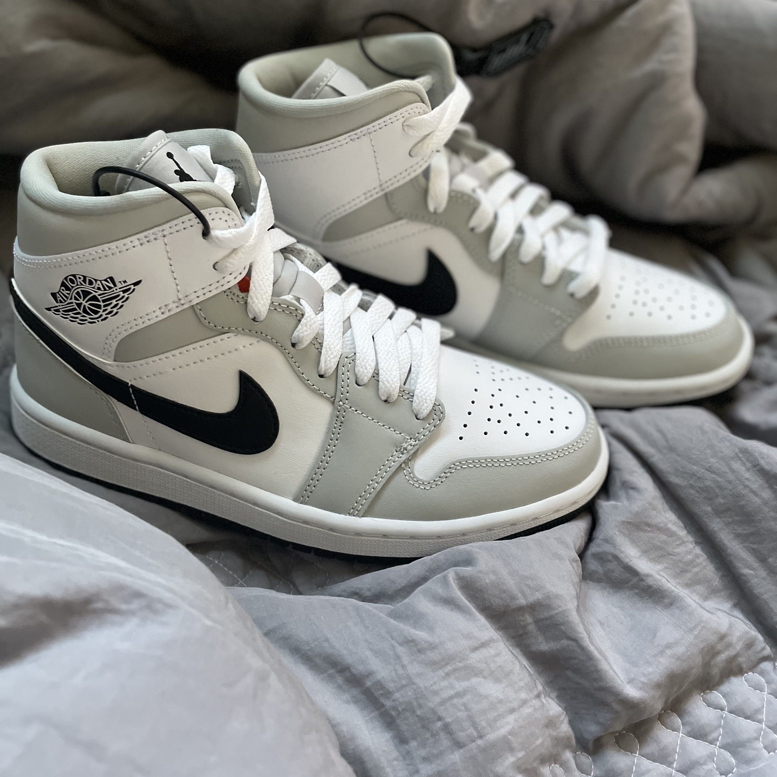 (W) Jordan 1 Mid Grey Fog 착용 스타일