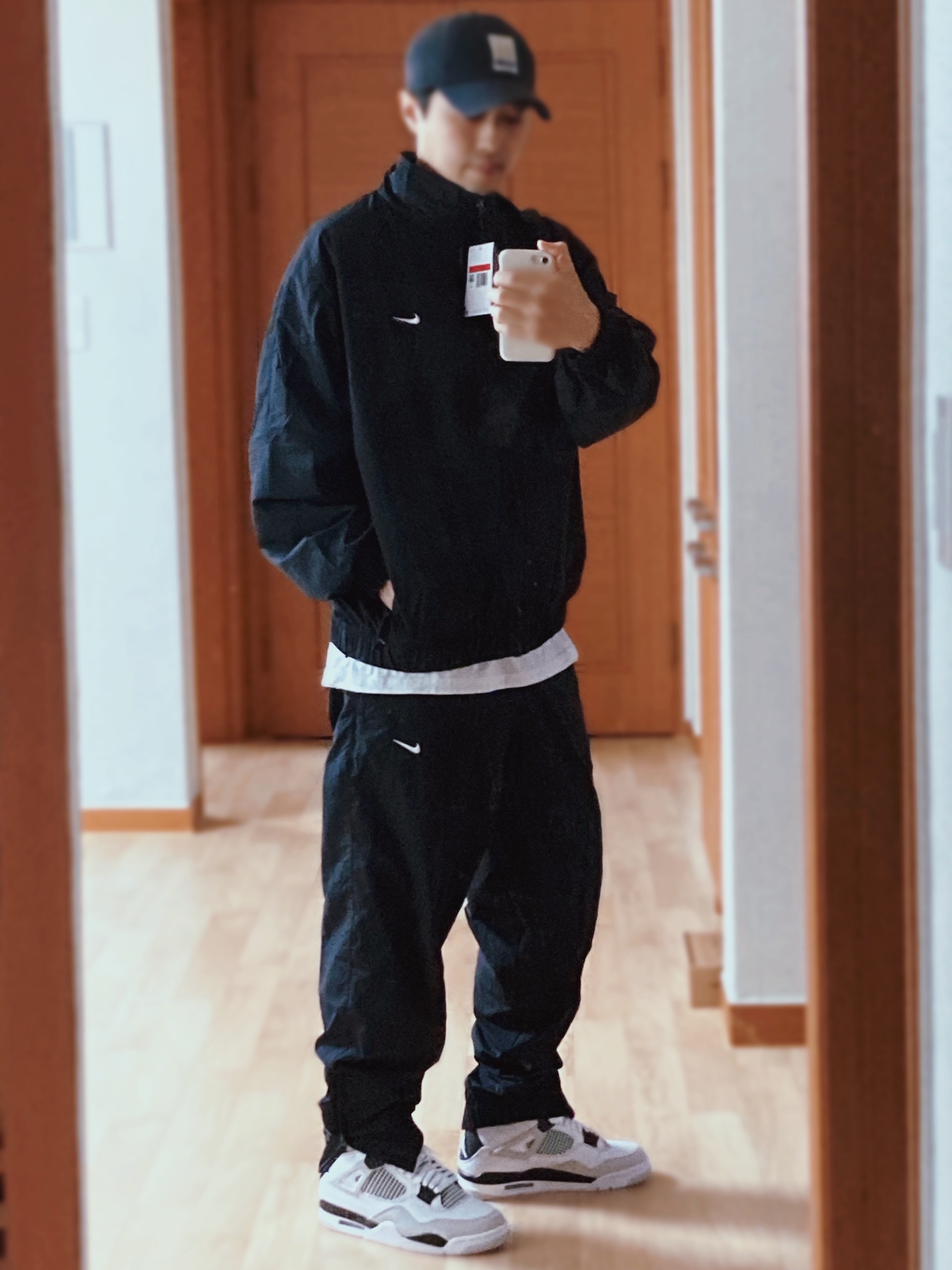 Nike NRG Solo Swoosh Woven Track Jacket Black - Asia, Nike NRG Solo Swoosh Woven Track Pants Black White - Asia 착용 스타일 - 4