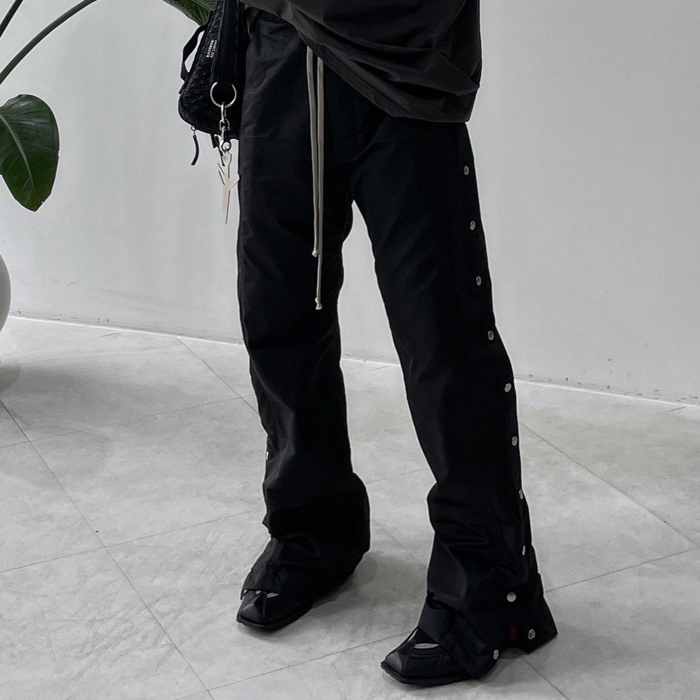 Nike x Martine Rose Shox MR4 Black 착용 스타일