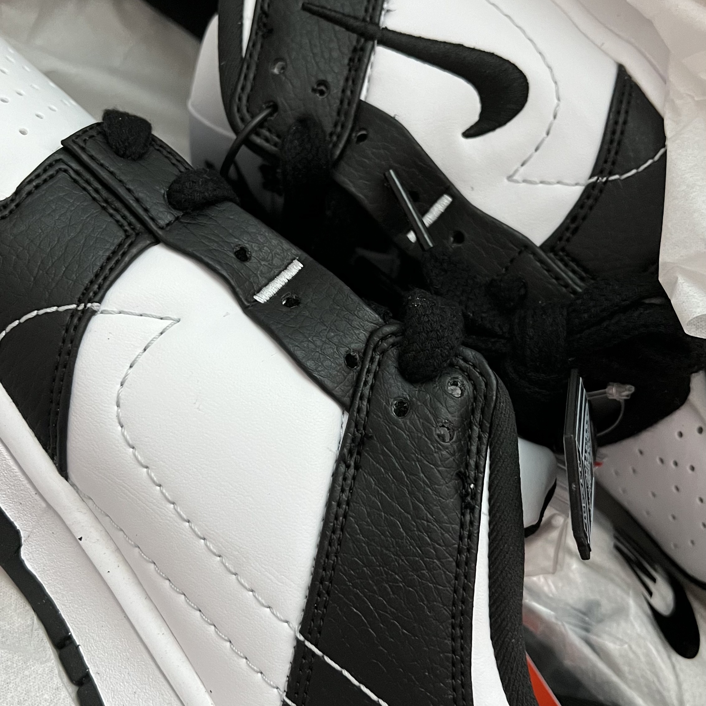 (W) Nike Dunk Low Disrupt 2 Black White 착용 스타일 - 4