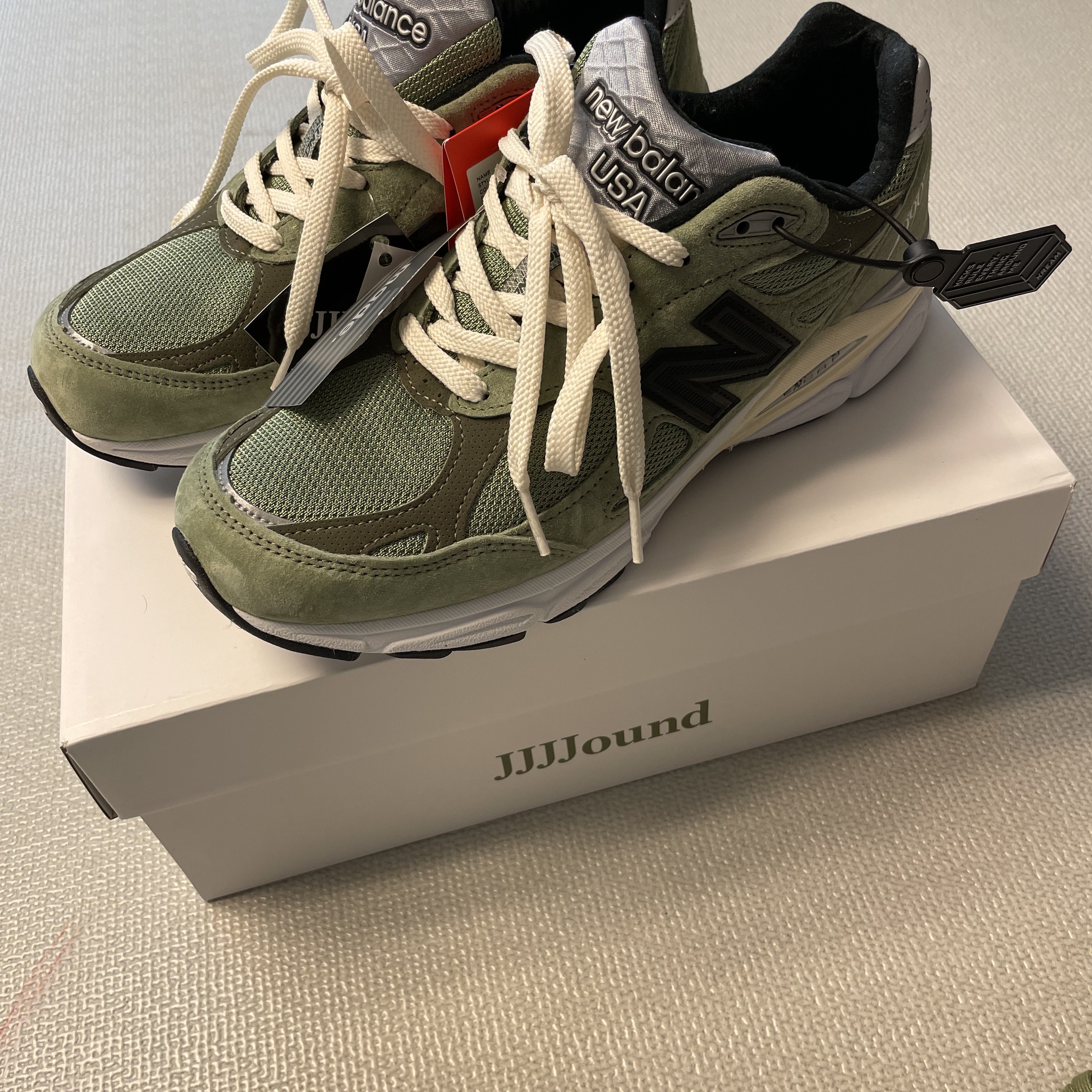 New Balance x JJJJound 990v3 Olive 착용 스타일 - 2