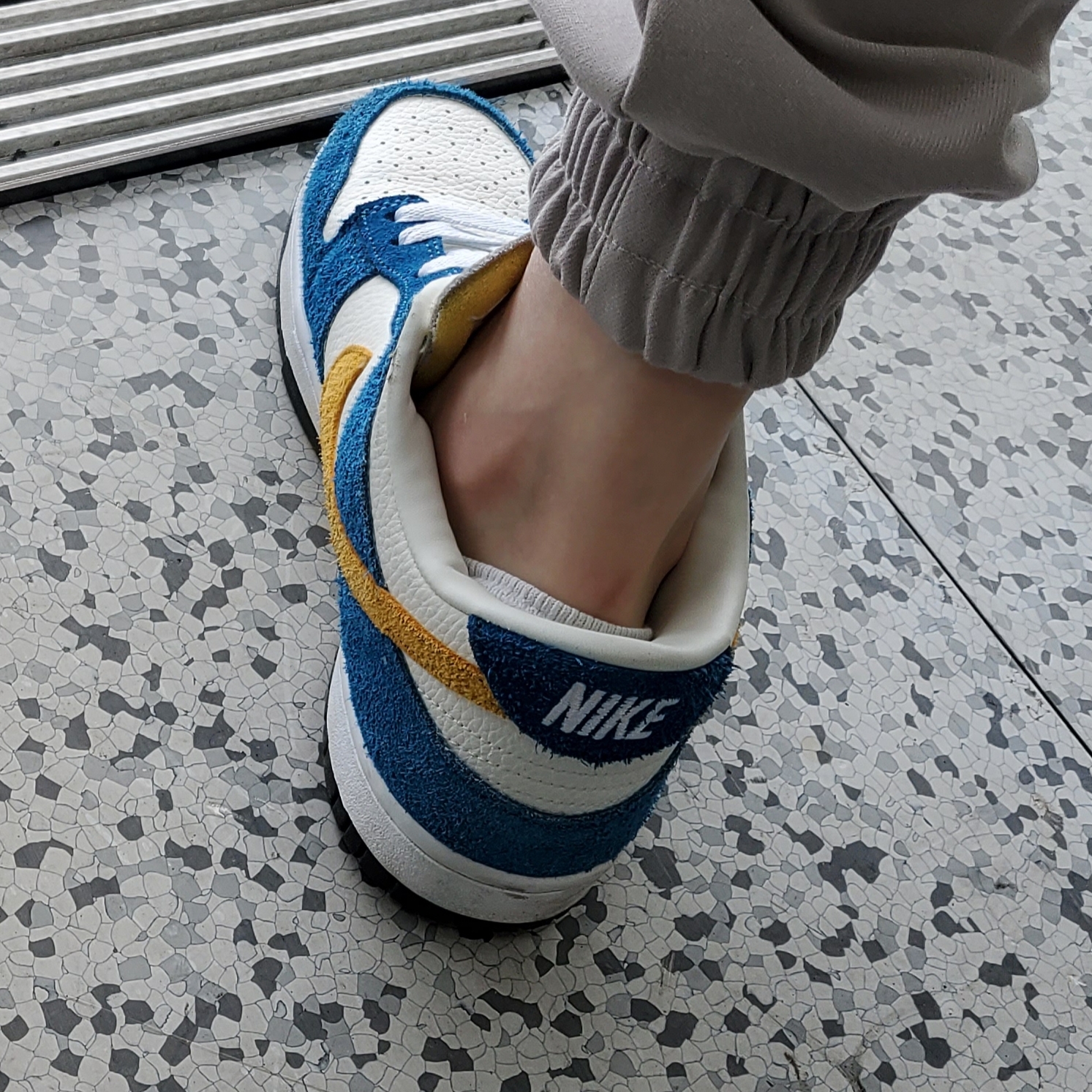 Nike x Kasina Dunk Low 80's Bus 착용 스타일 - 3