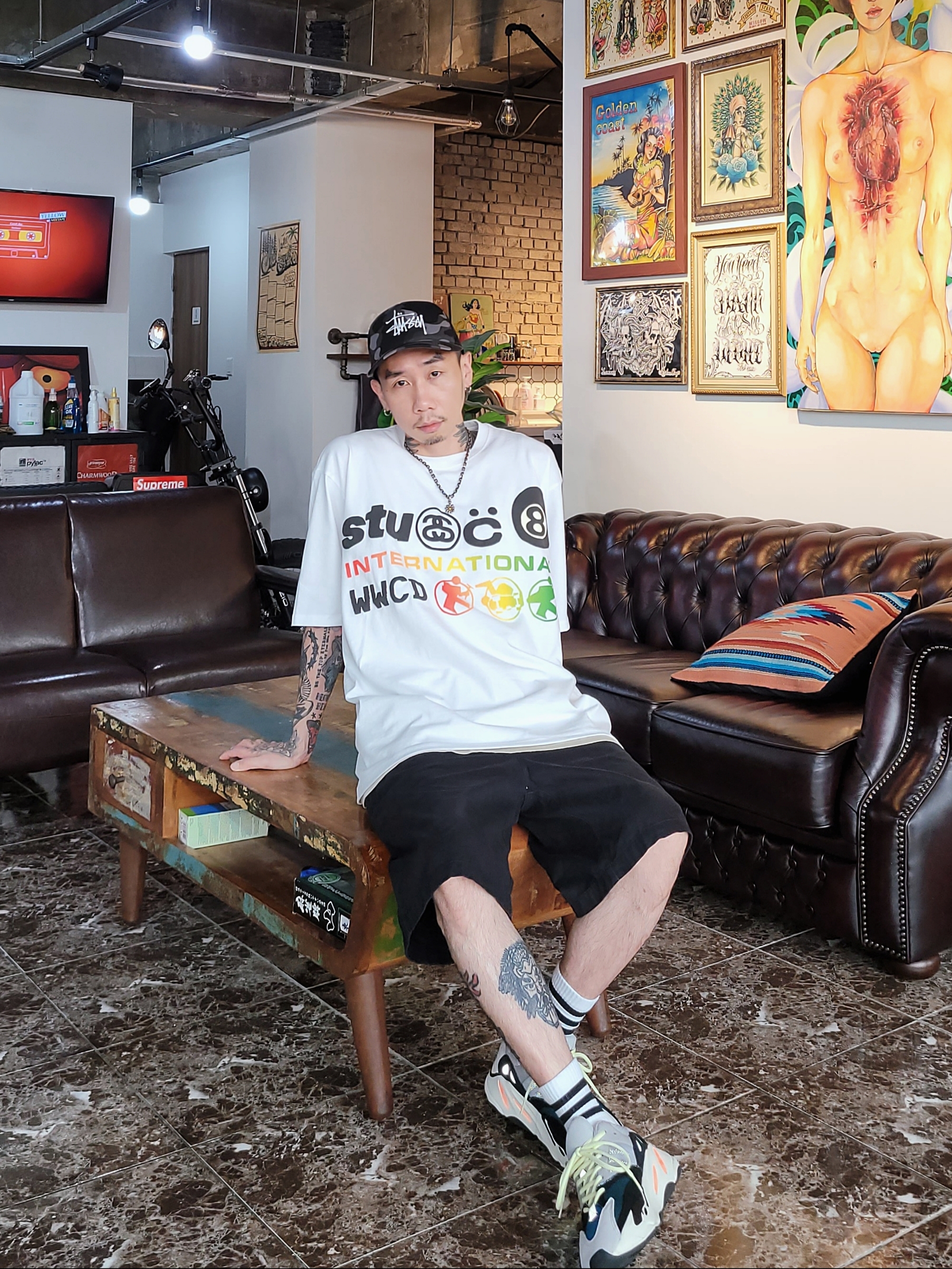 Stussy x Cactus Plant Flea Market International T-Shirt White, Adidas Yeezy Boost 700 Wave Runner Solid Grey 2021/2022 착용 스타일