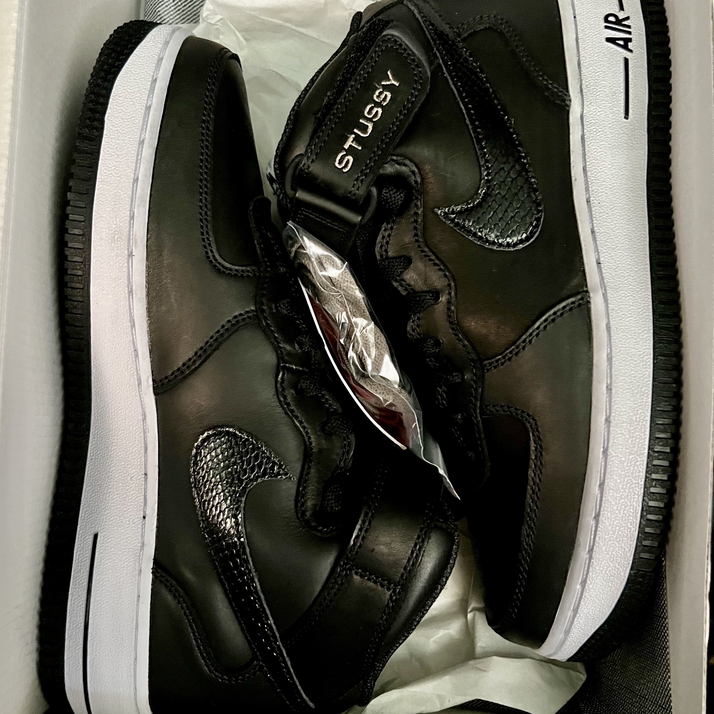 Nike x Stussy Air Force 1 '07 Mid SP Black 착용 스타일