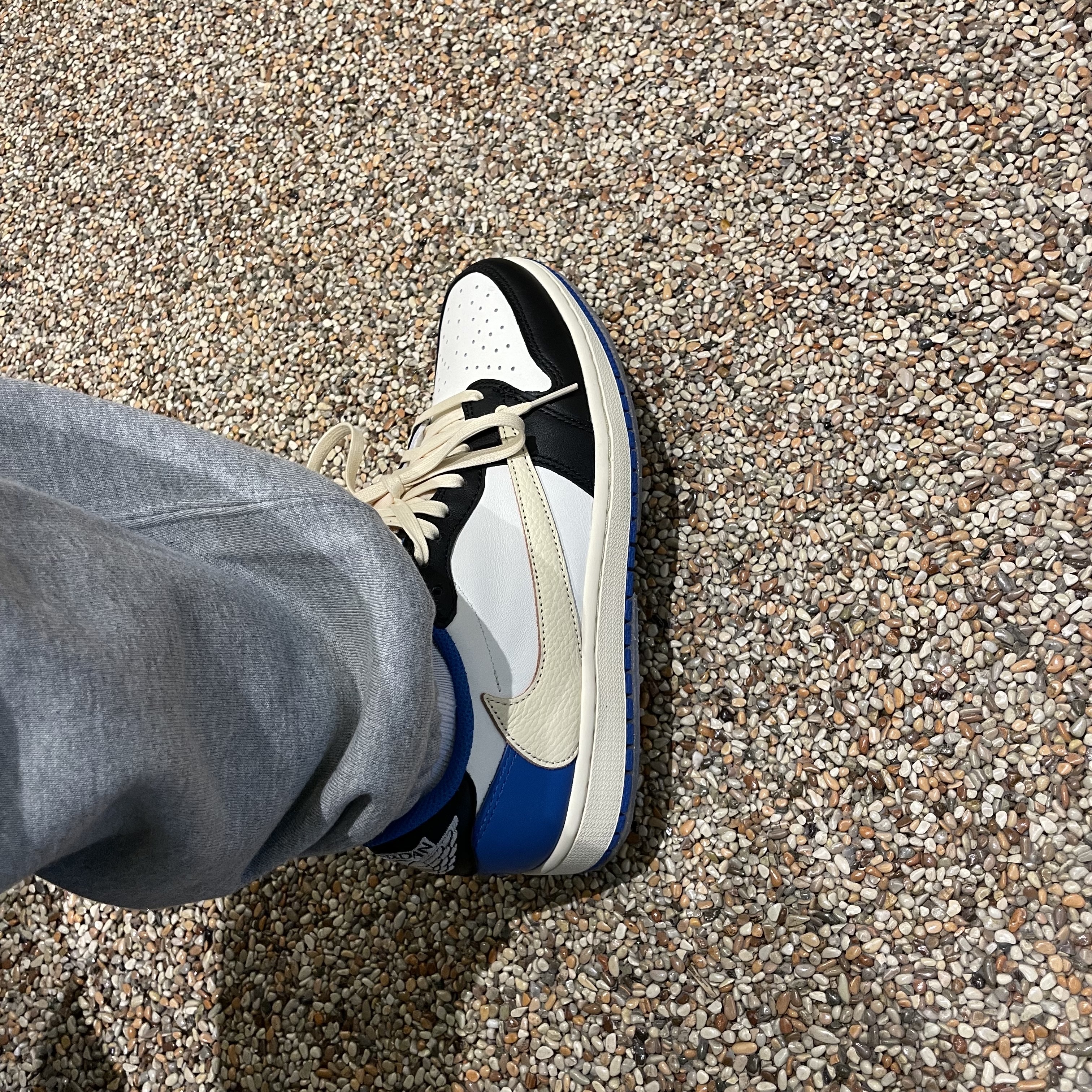 Jordan 1 x Travis Scott x Fragment Retro Low OG SP Military Blue 착용 스타일