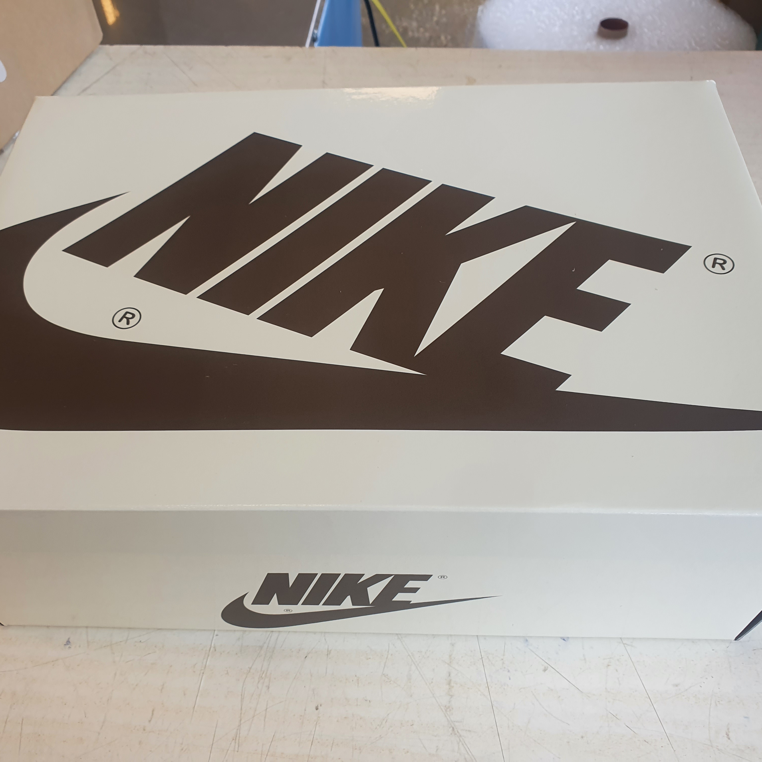 Jordan 1 x Travis Scott Retro Low OG SP Sail and Ridgerock 착용 스타일 - 5
