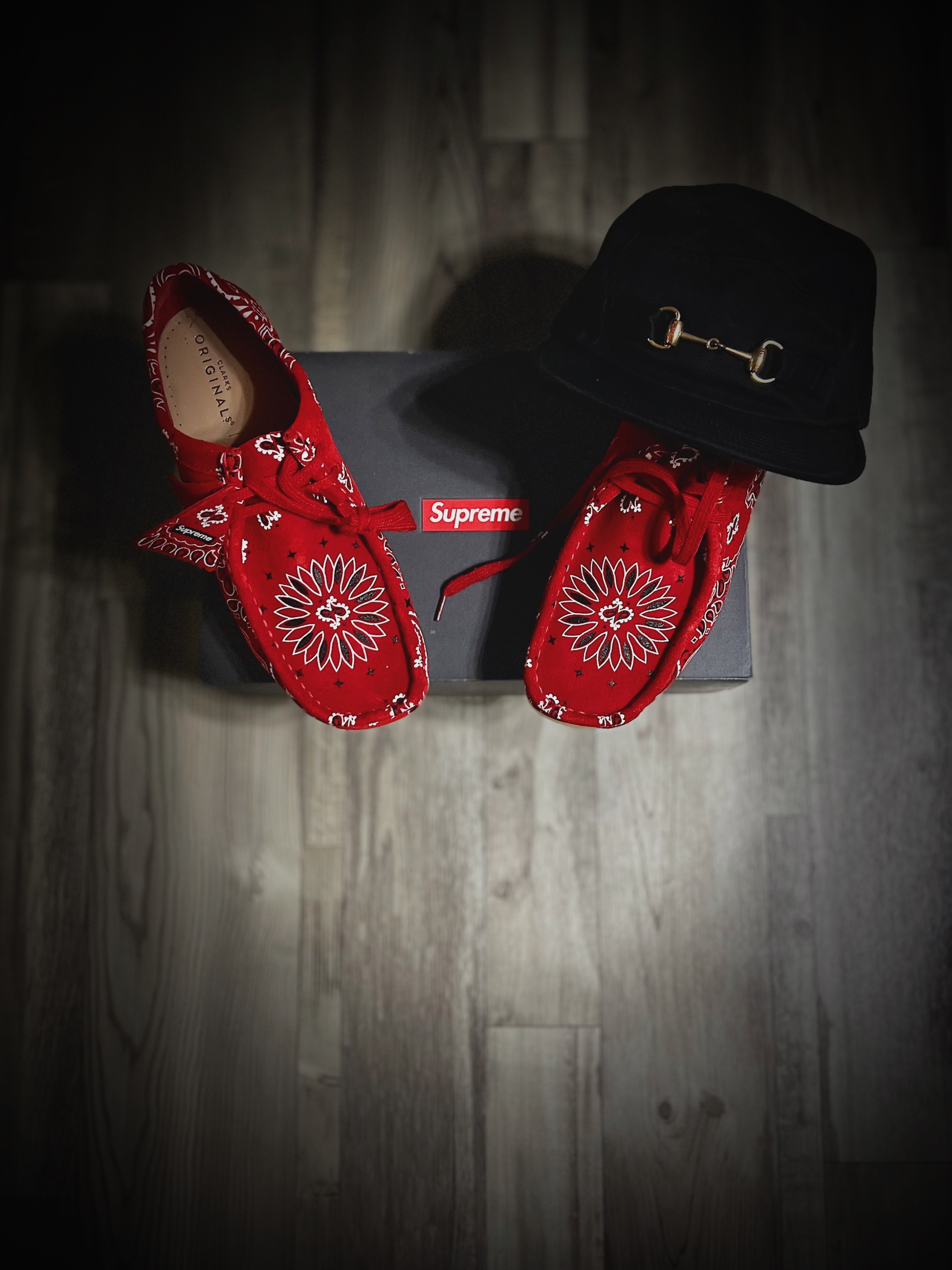 Clarks x Supreme Wallabee Bandana Red, Supreme Voodoo Doll Red - 19FW 착용 스타일 - 1