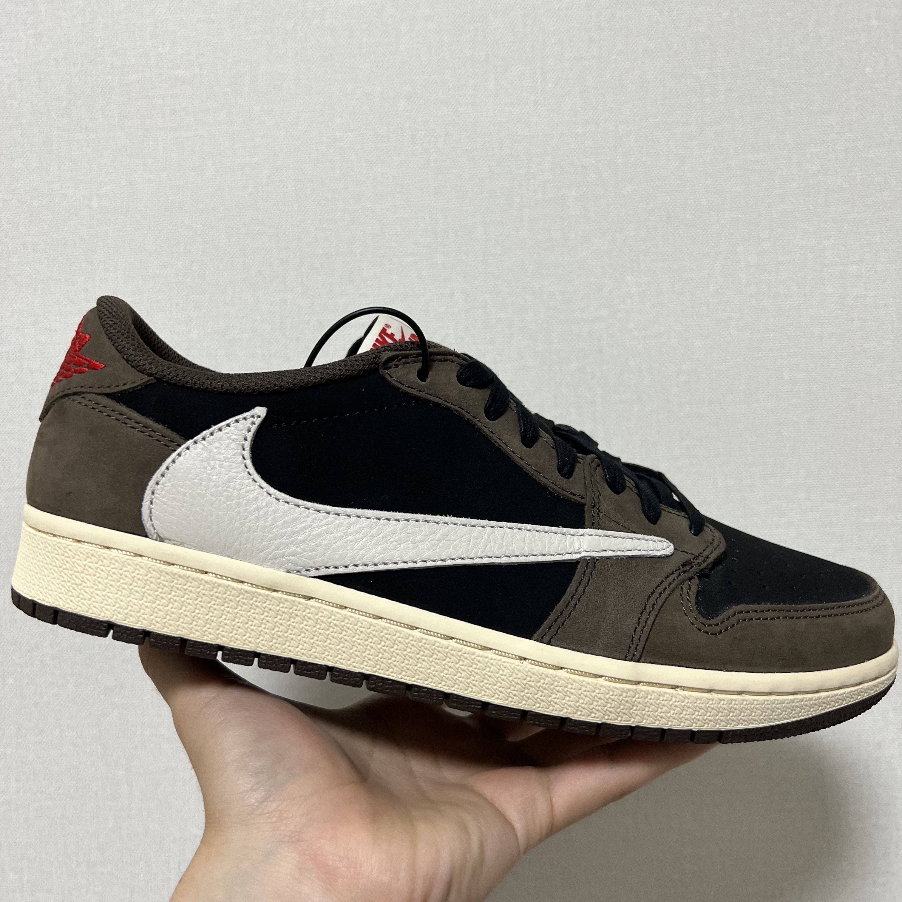 Jordan 1 x Travis Scott Retro Low OG SP Mocha 착용 스타일