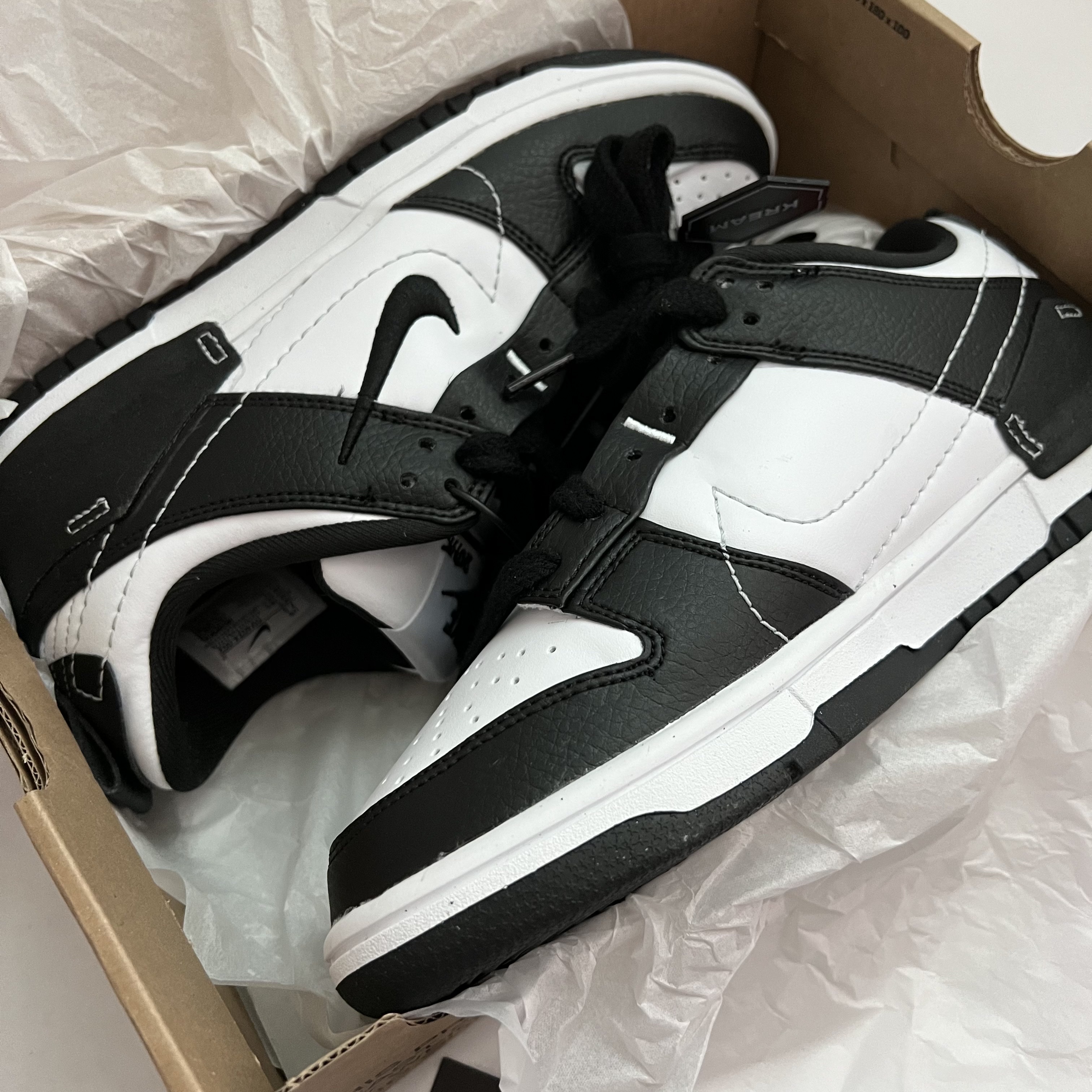 (W) Nike Dunk Low Disrupt 2 Black White 착용 스타일 - 1
