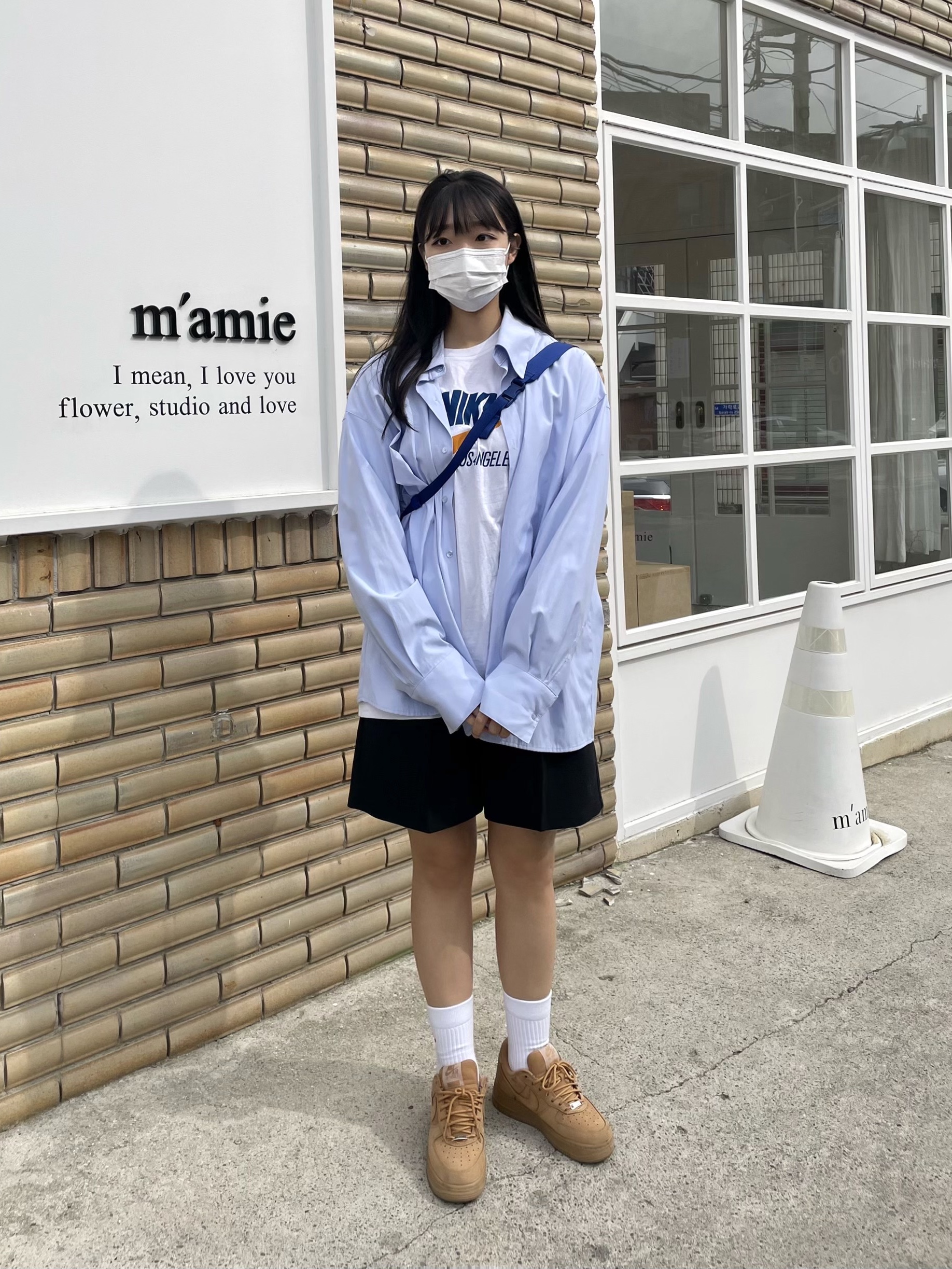 Nike x Supreme Air Force 1 Low Flax, Supreme Sling Bag Silver - 22SS 착용 스타일 - 1