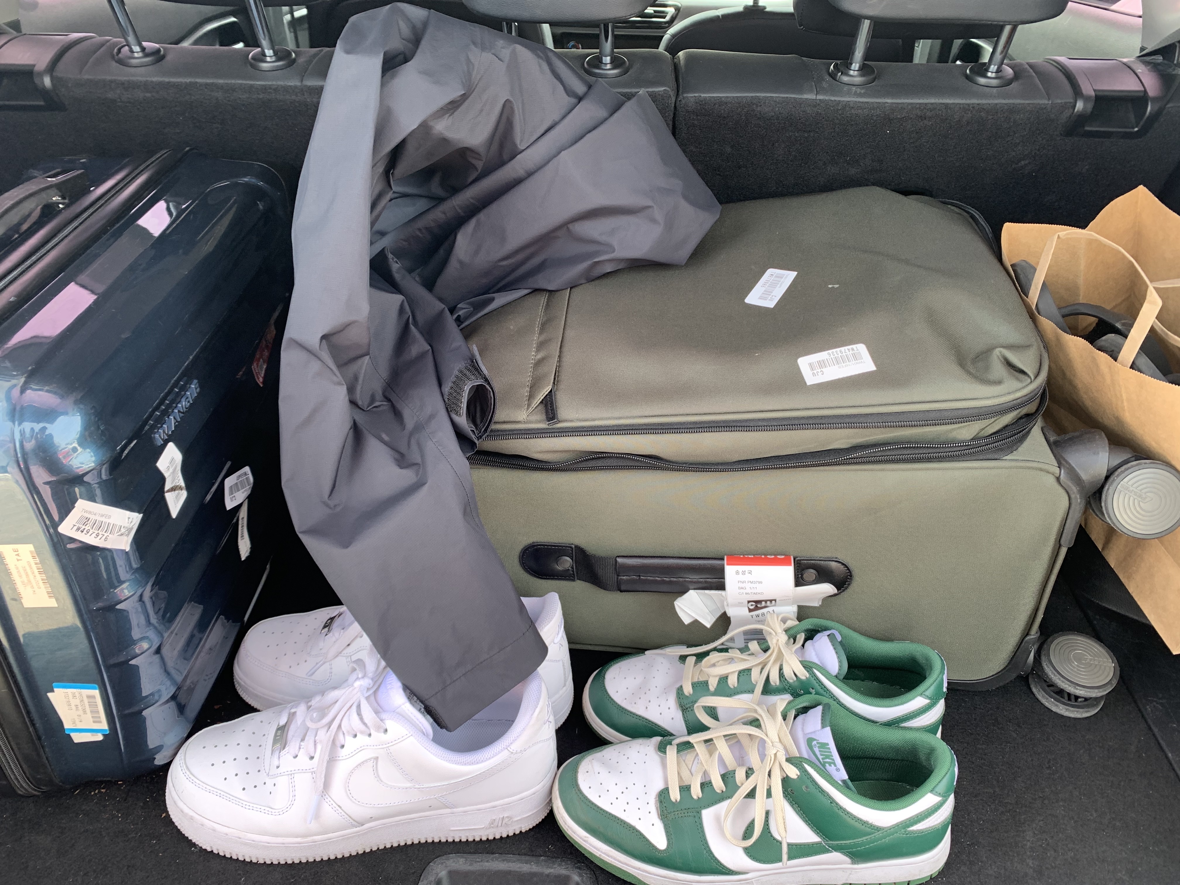Nike Air Force 1 '07 Low White, Nike Dunk Low Retro Varsity Green 착용 스타일
