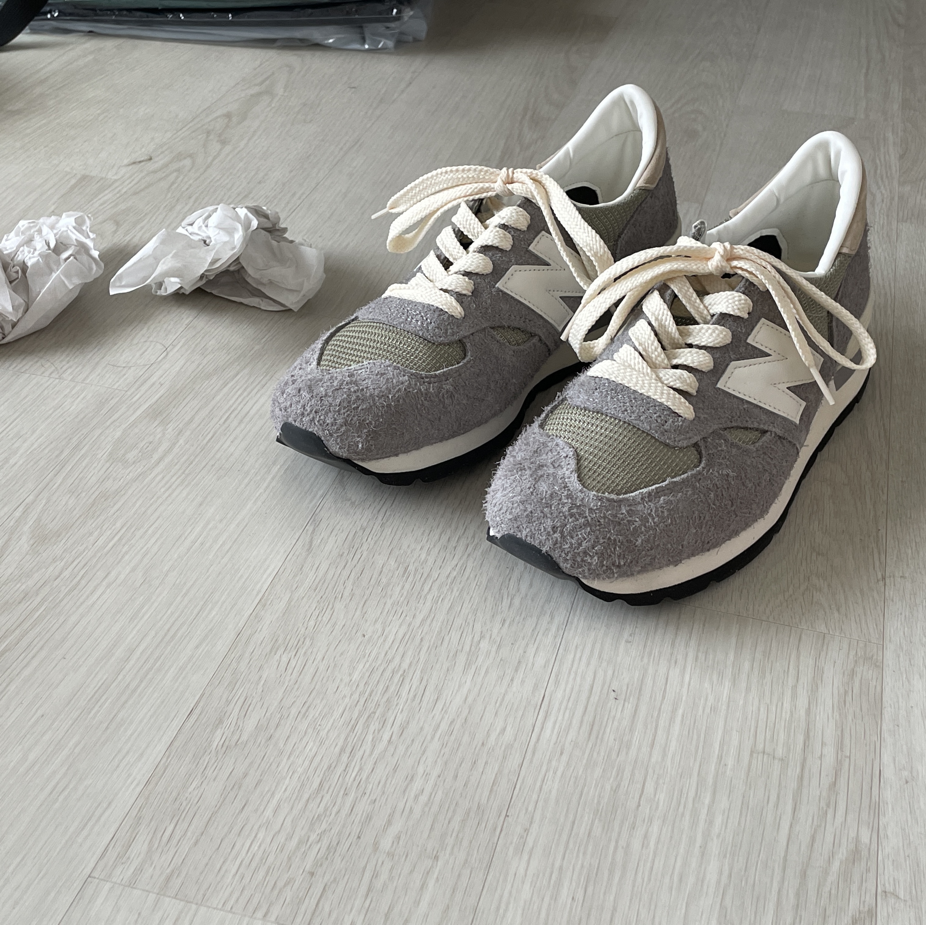 New Balance 990v1 Made in USA Marblehead Incense 착용 스타일