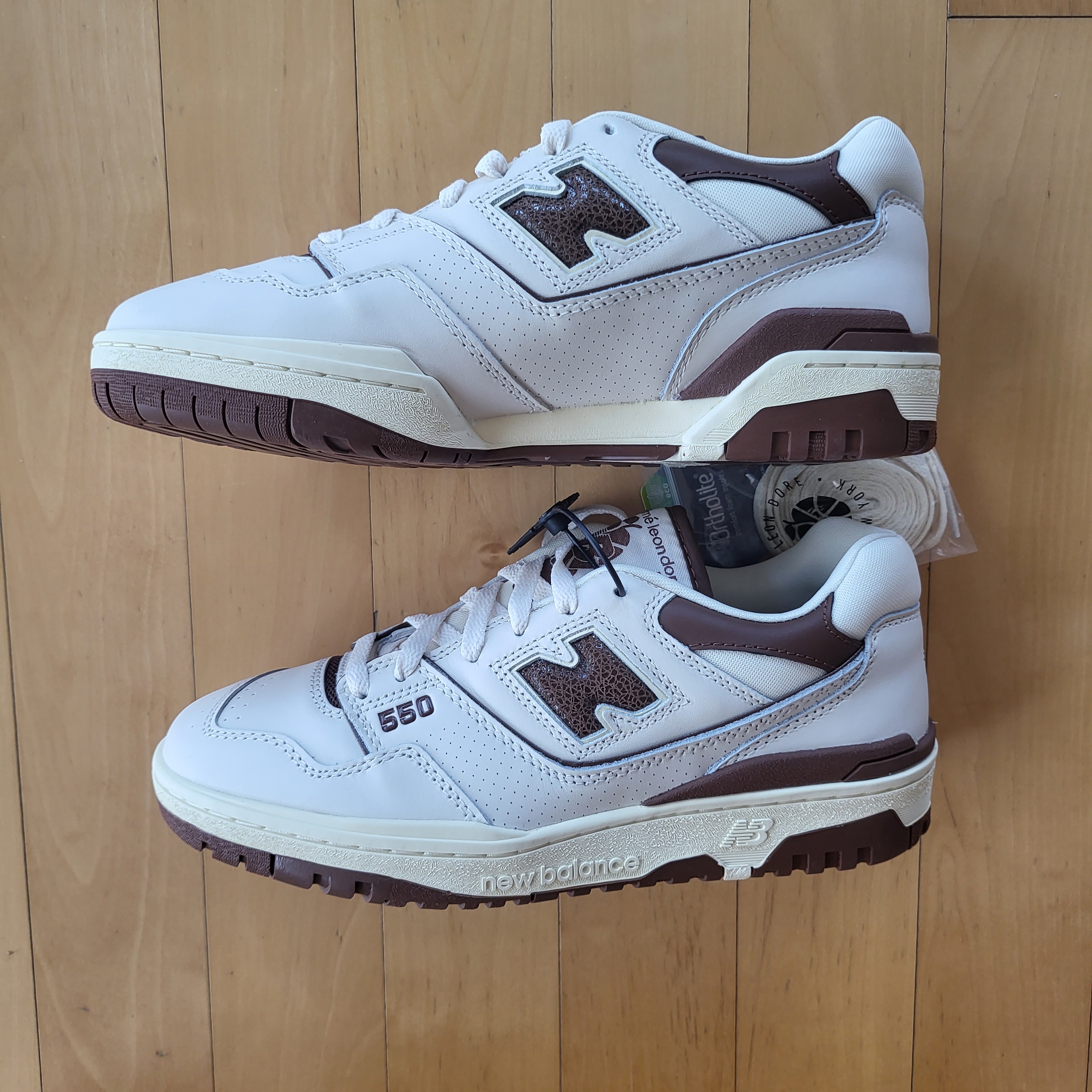Jordan 1 x Travis Scott Retro Low OG SP Sail and Ridgerock, New Balance x Aime Leon Dore 550 Brown 착용 스타일 - 2