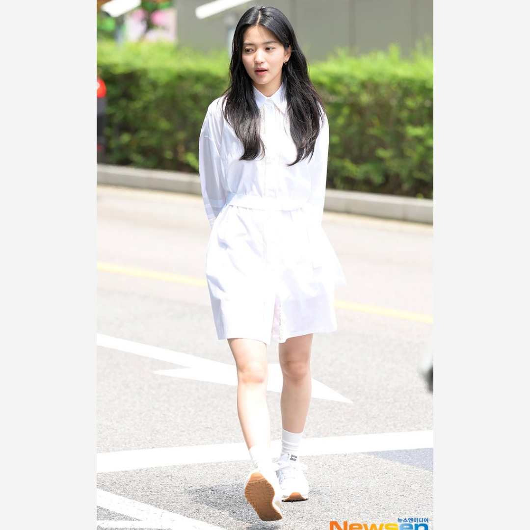 (W) New Balance x Miu Miu 574 Denim White 착용 스타일 - 4