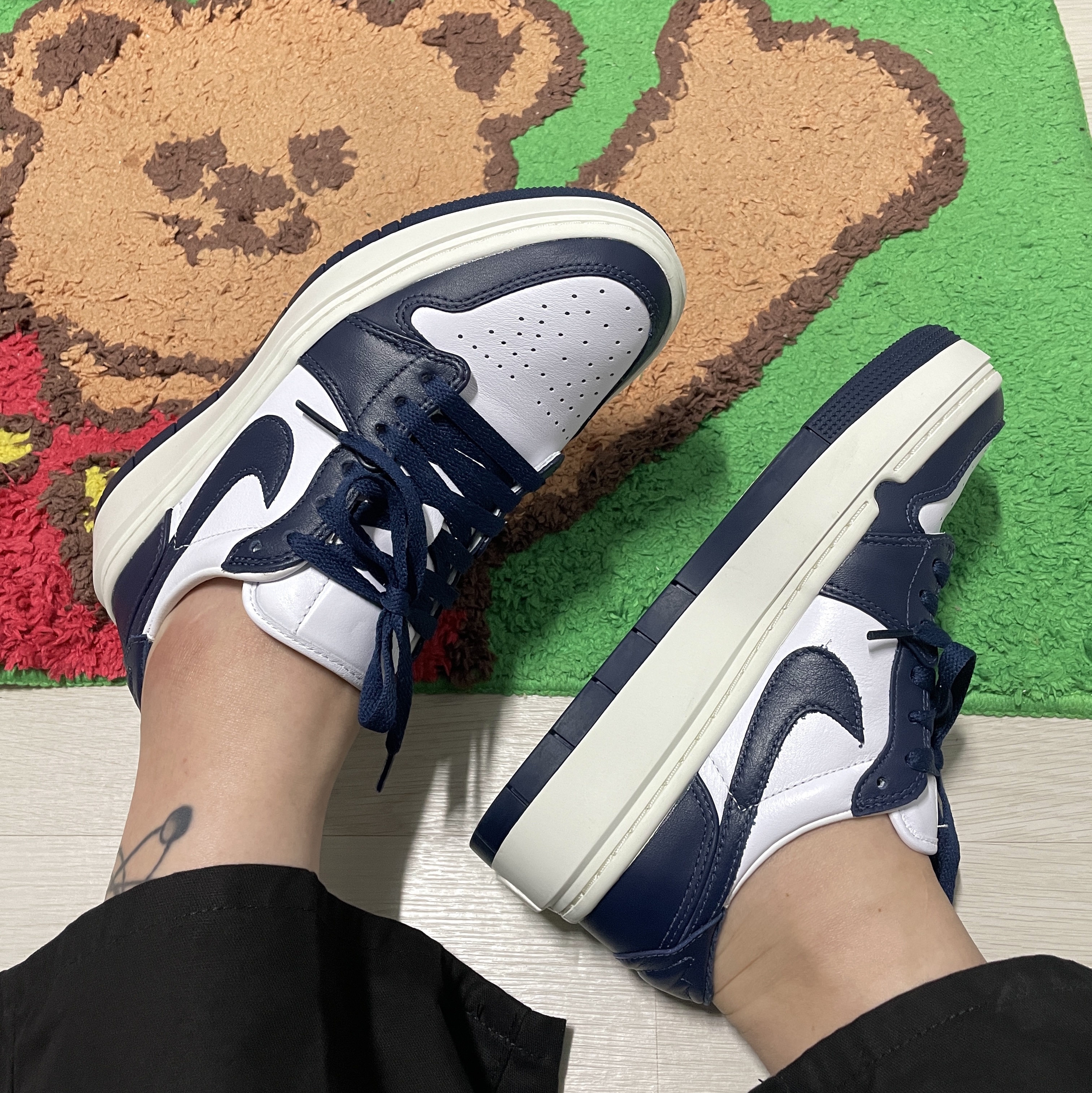 (W) Jordan 1 Elevate Low Midnight Navy 착용 스타일 - 1