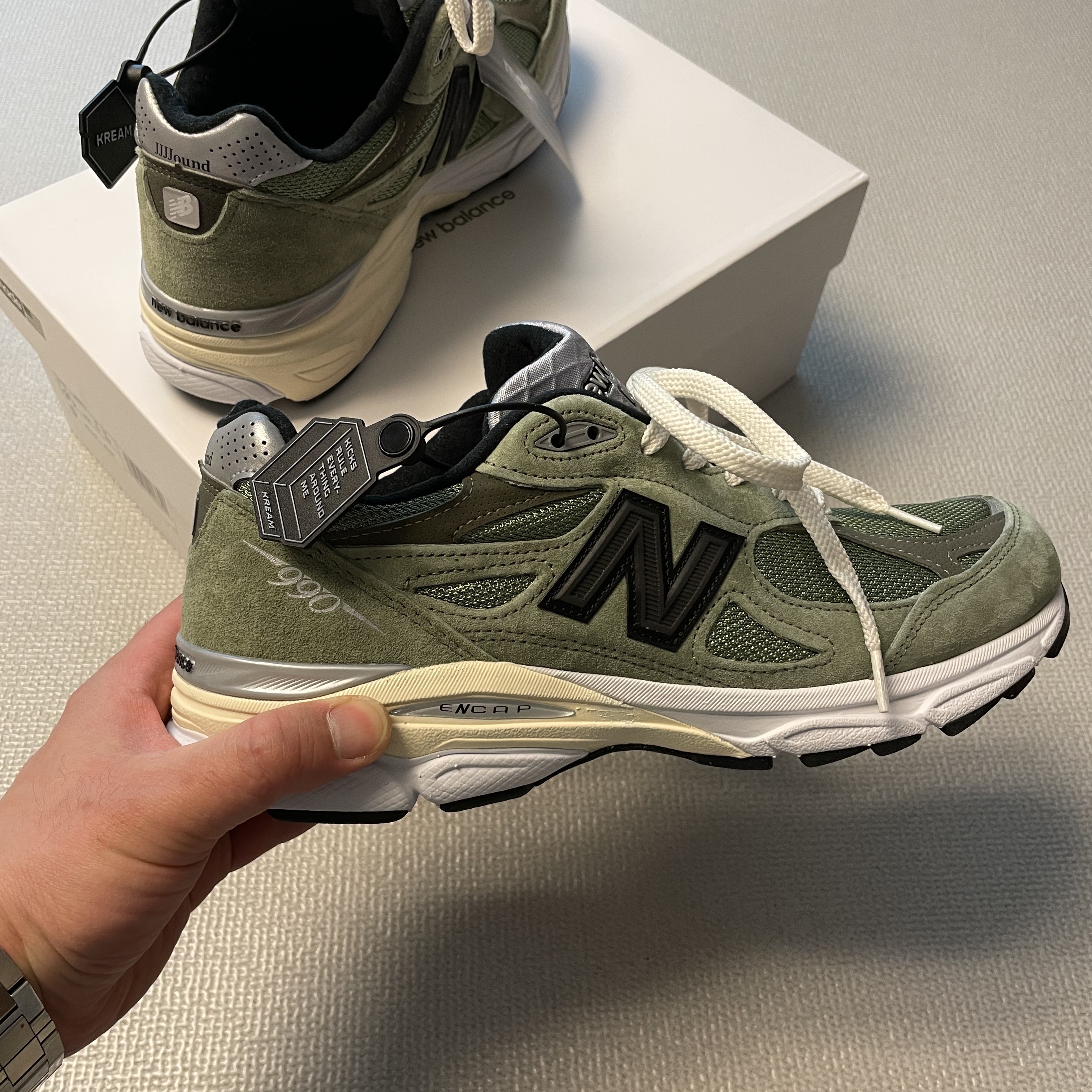 New Balance x JJJJound 990v3 Olive 착용 스타일 - 1