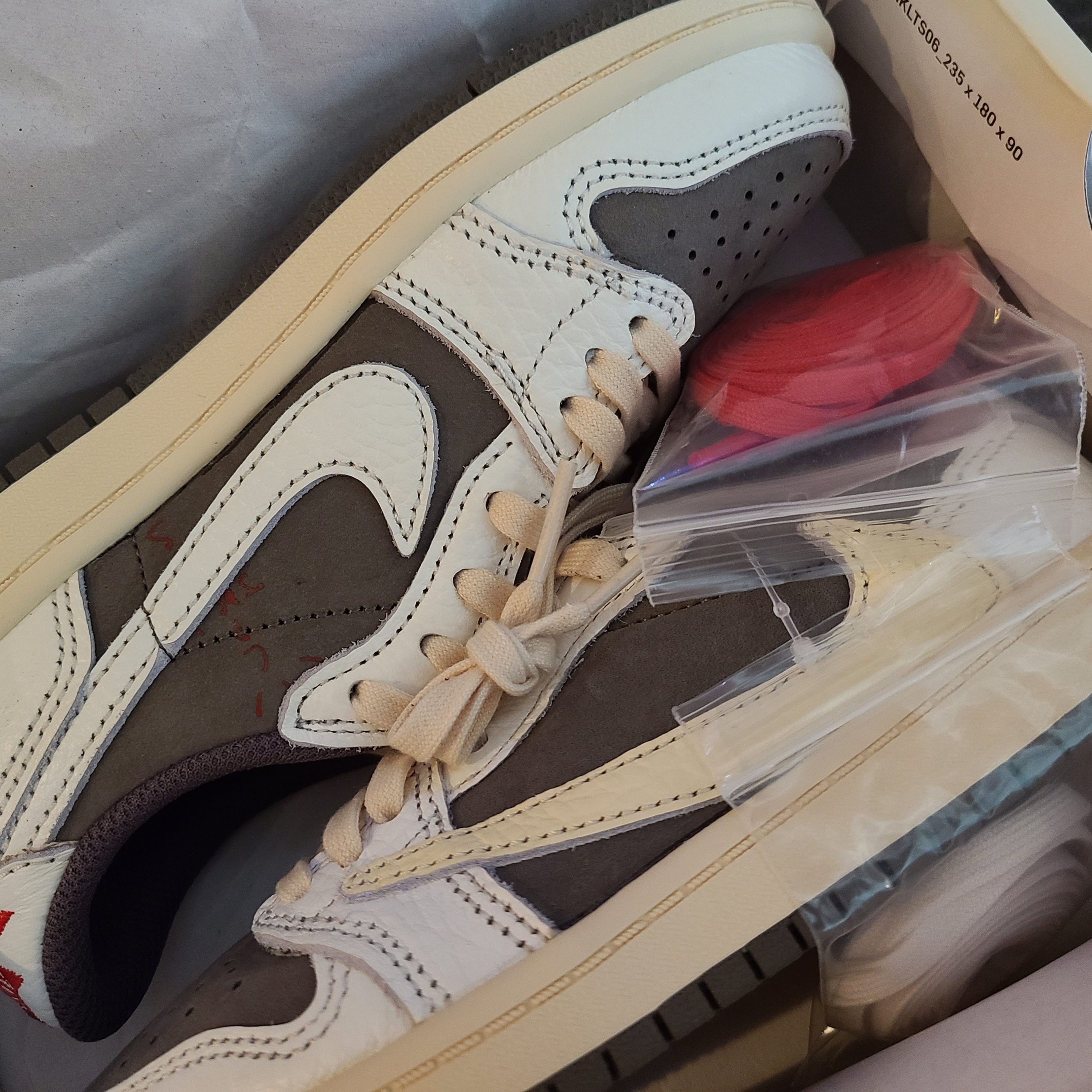 (PS) Jordan 1 x Travis Scott Retro Low OG SP Sail and Ridgerock 착용 스타일