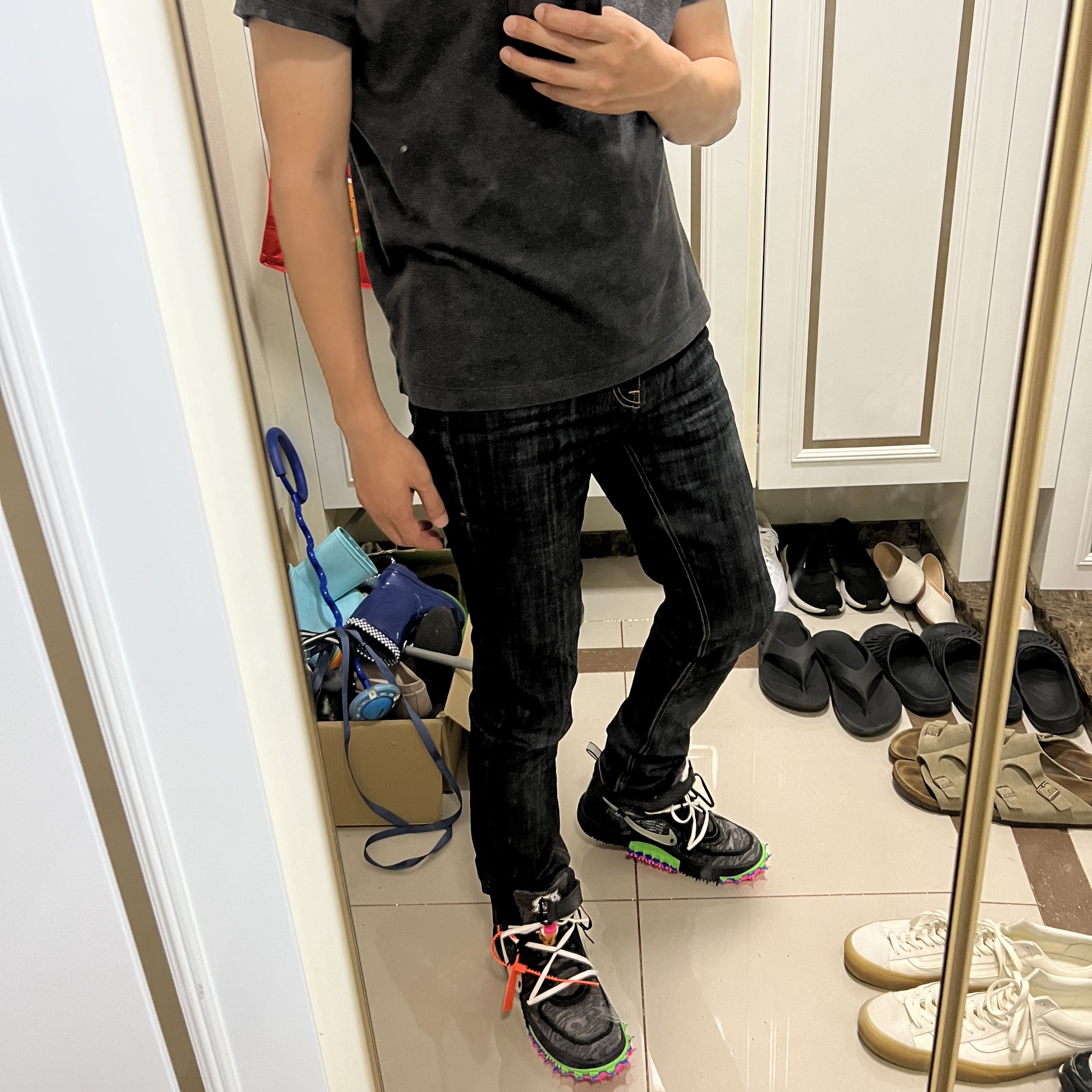 Nike x Off-White Air Force 1 Mid SP Black 착용 스타일